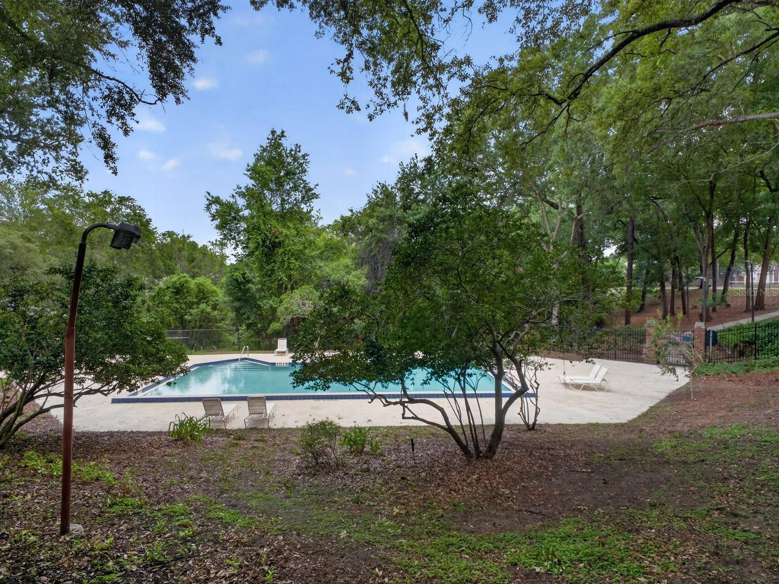 1008 ROYAL OAKS DR
