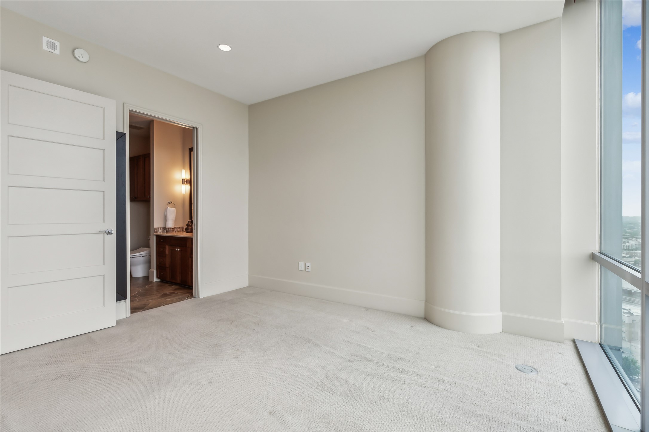 1301 Throckmorton Street 2206