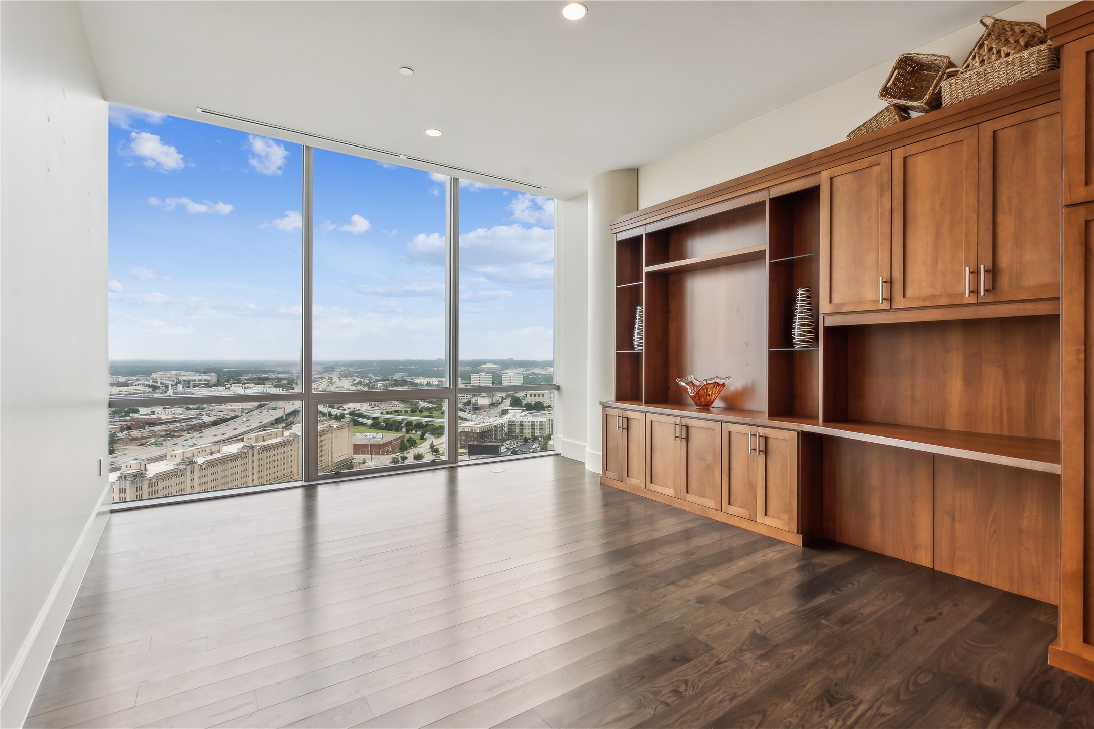 1301 Throckmorton Street 2206