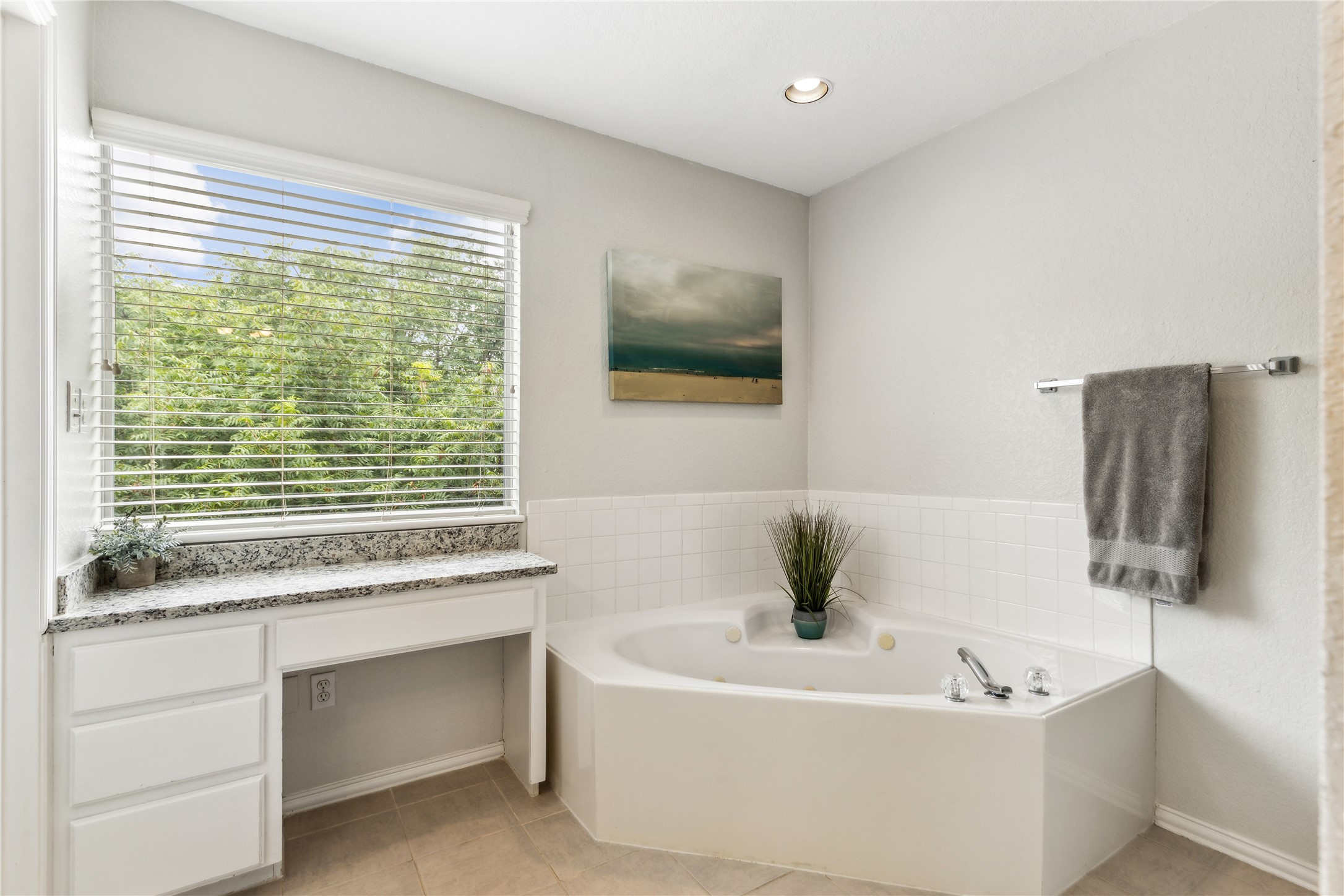 310 Aspen Court W