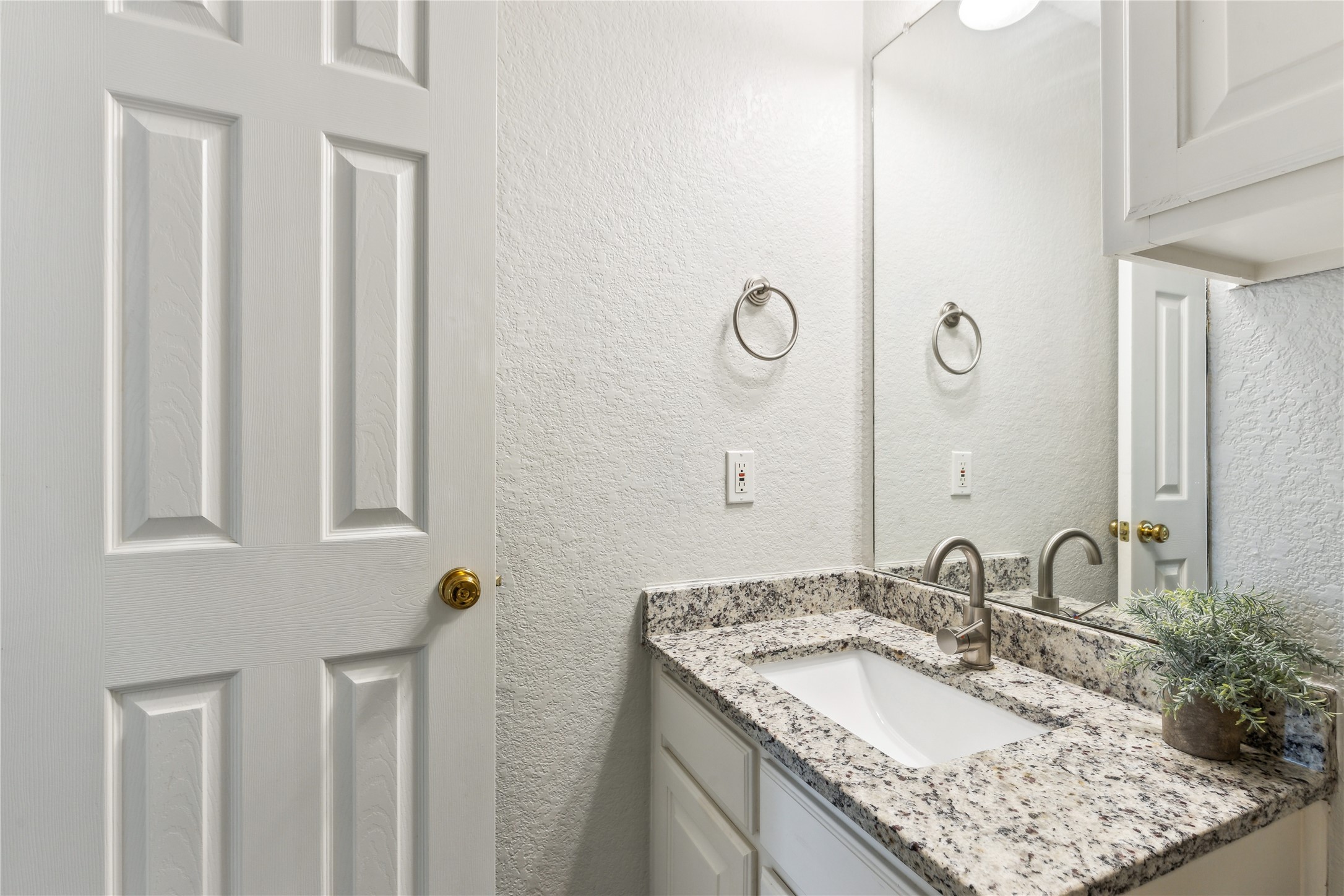 310 Aspen Court W