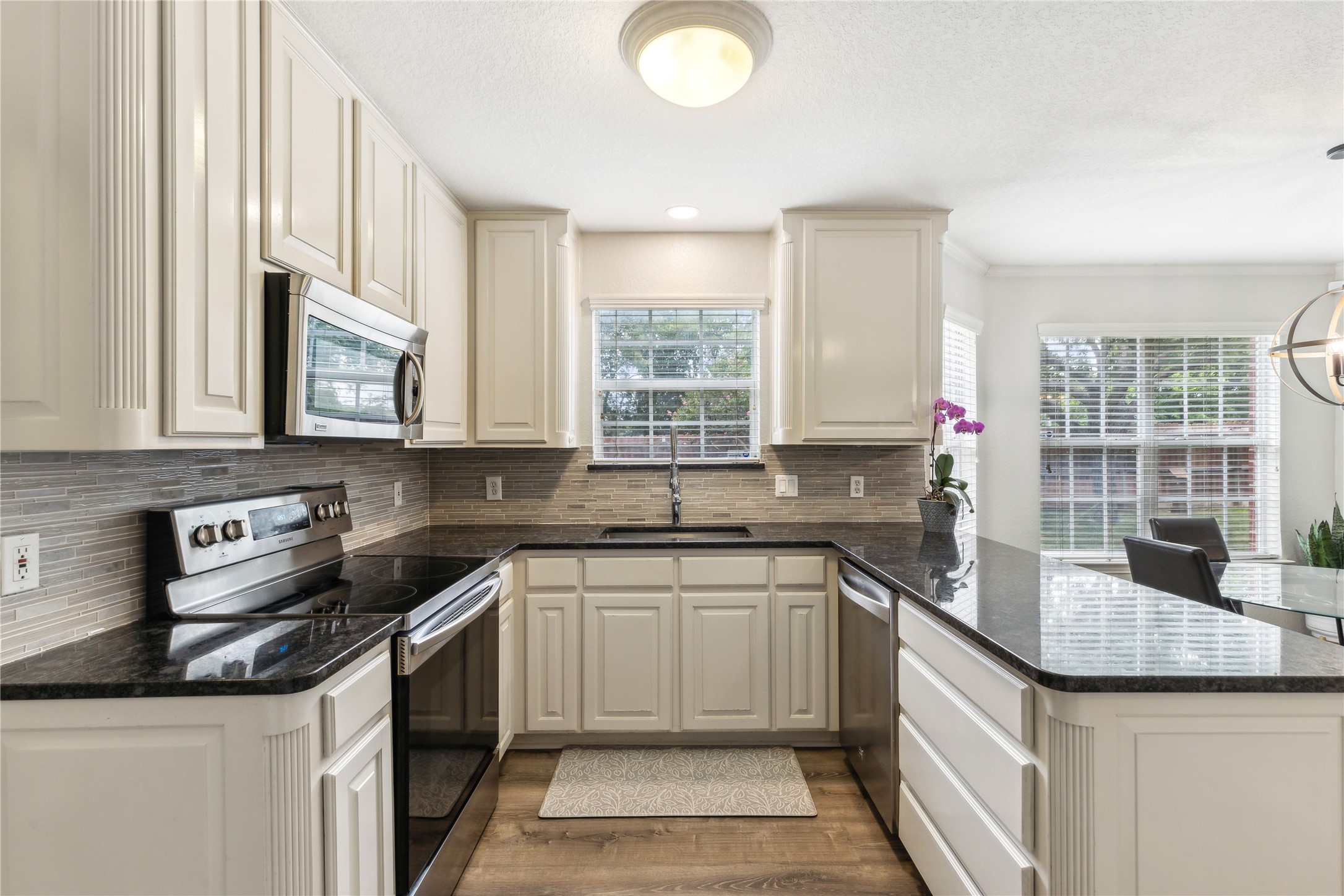 310 Aspen Court W