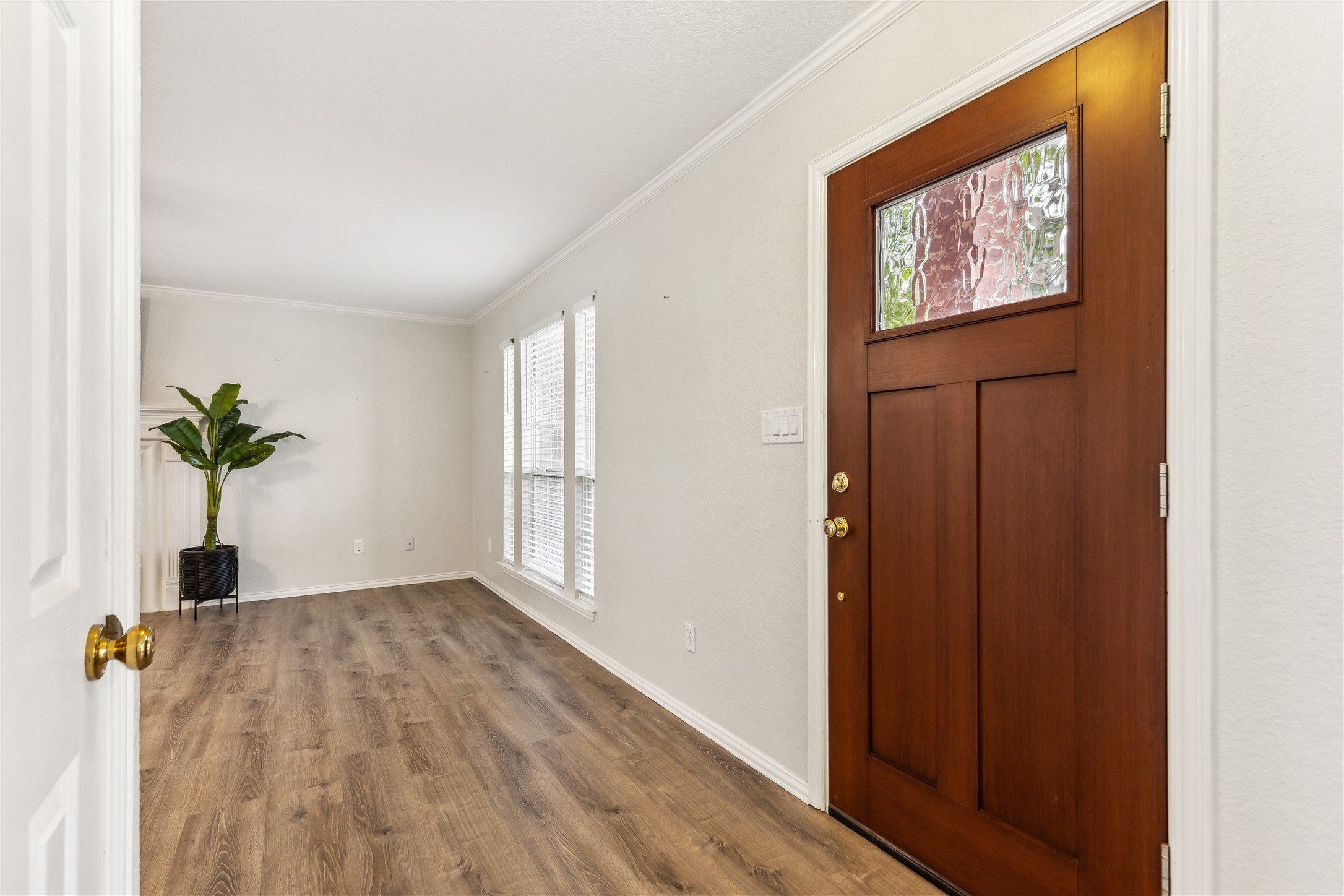 310 Aspen Court W