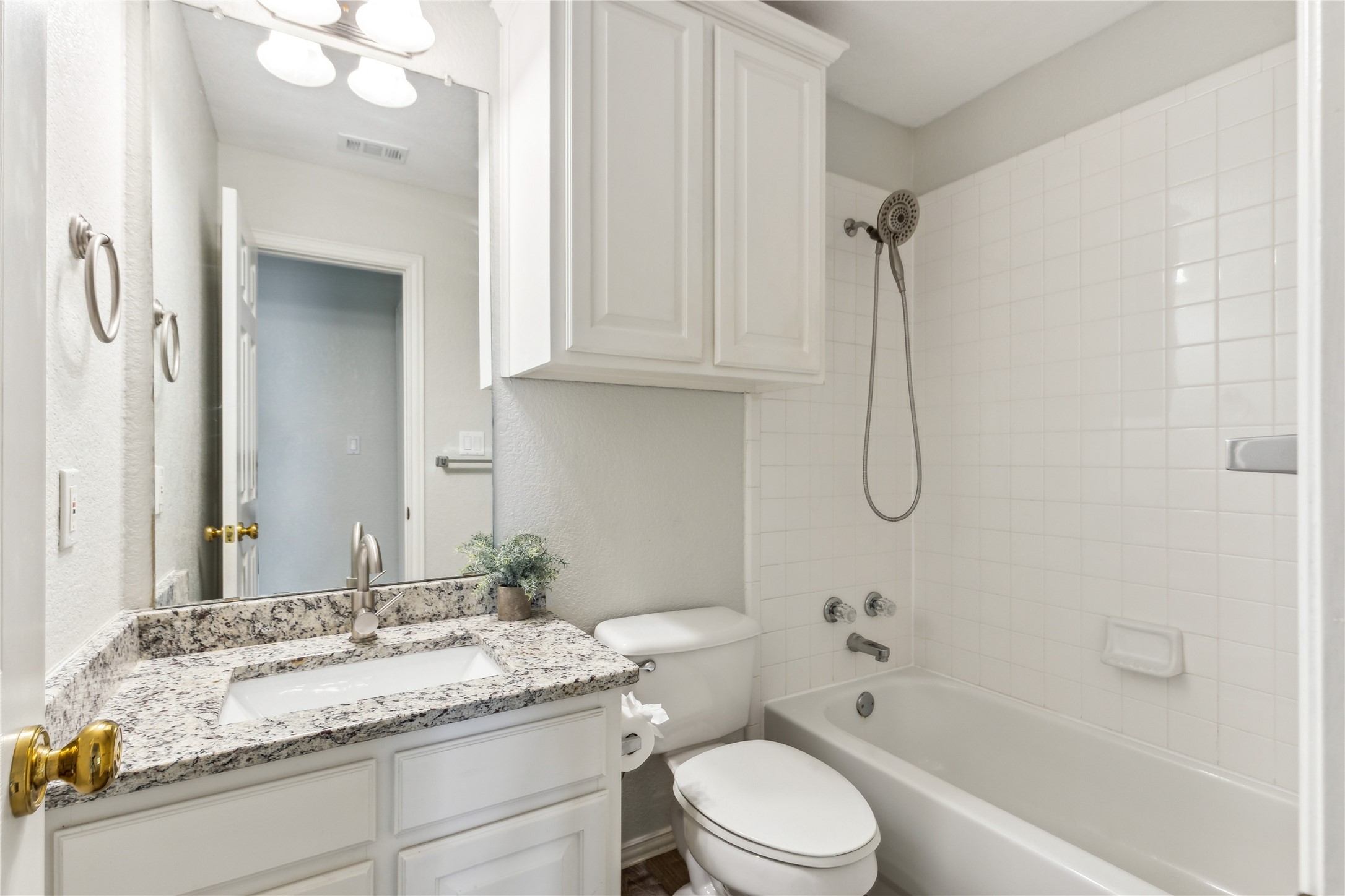 310 Aspen Court W