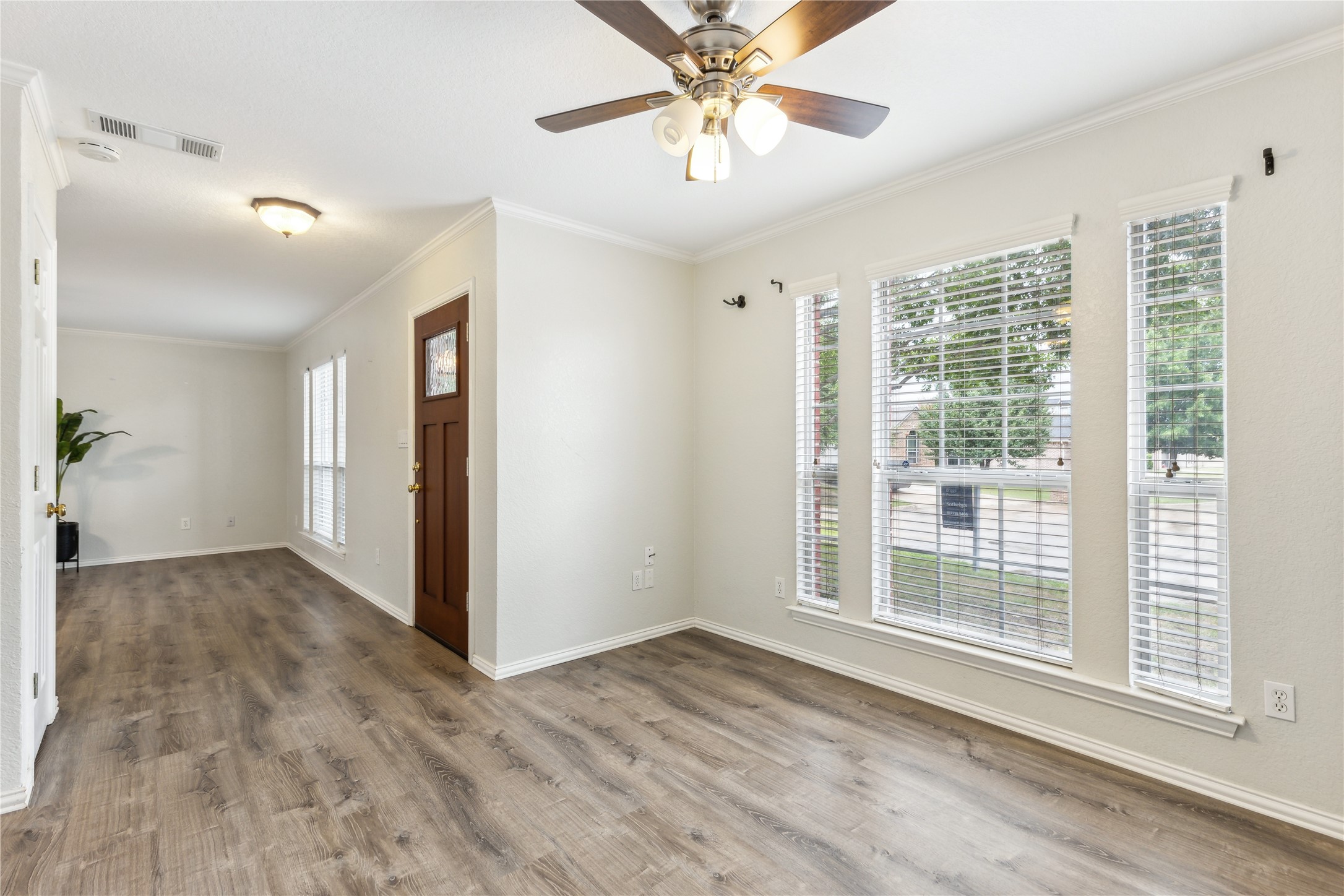 310 Aspen Court W