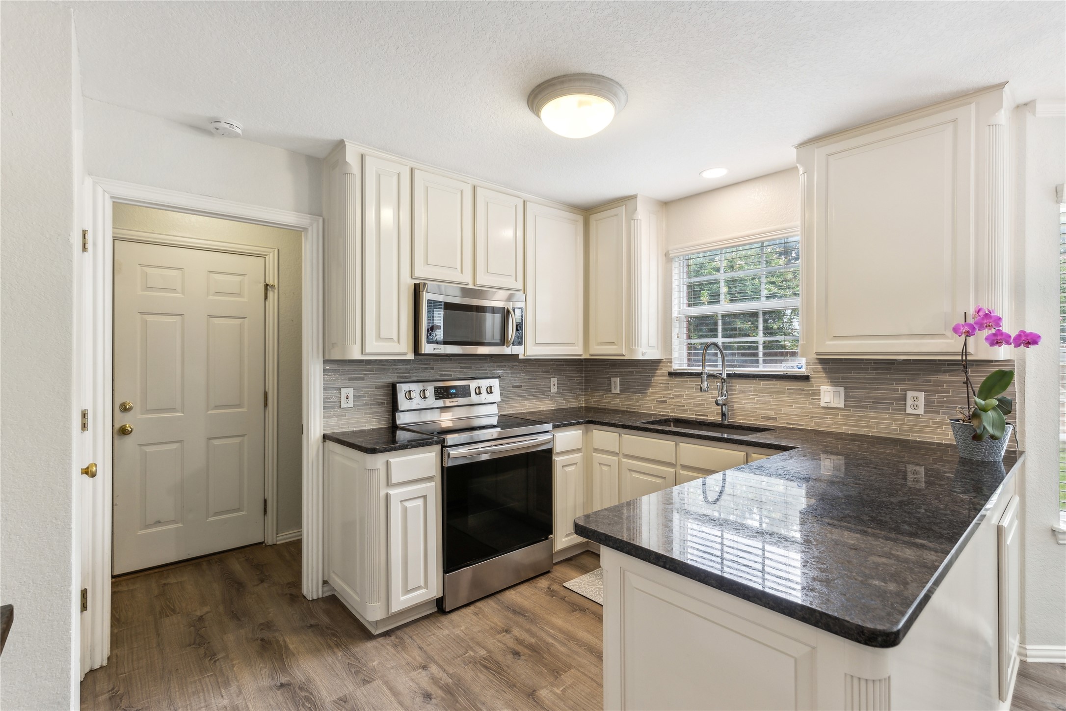 310 Aspen Court W