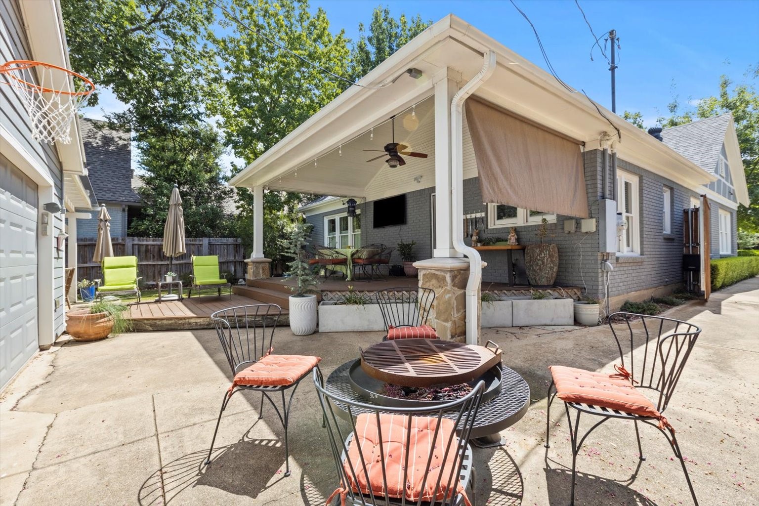 3808 Bunting Avenue