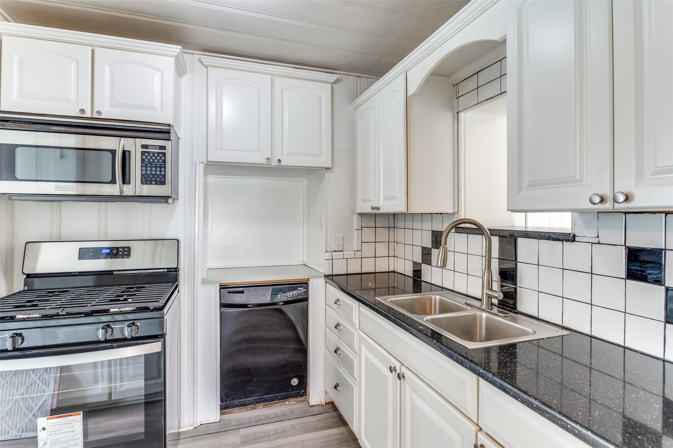Charming Bungalow For Lease In Arlington Heights