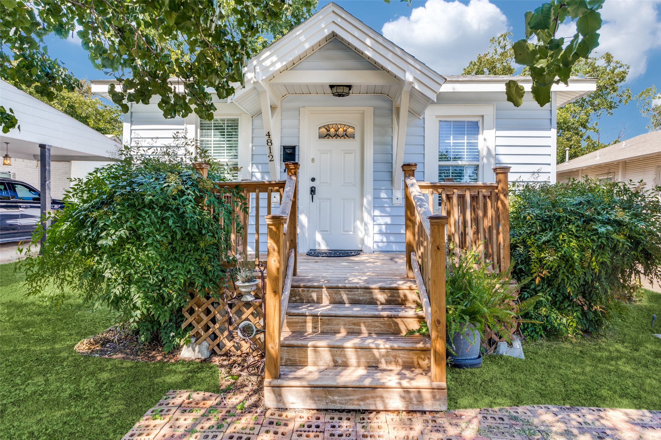 Charming Bungalow For Lease In Arlington Heights