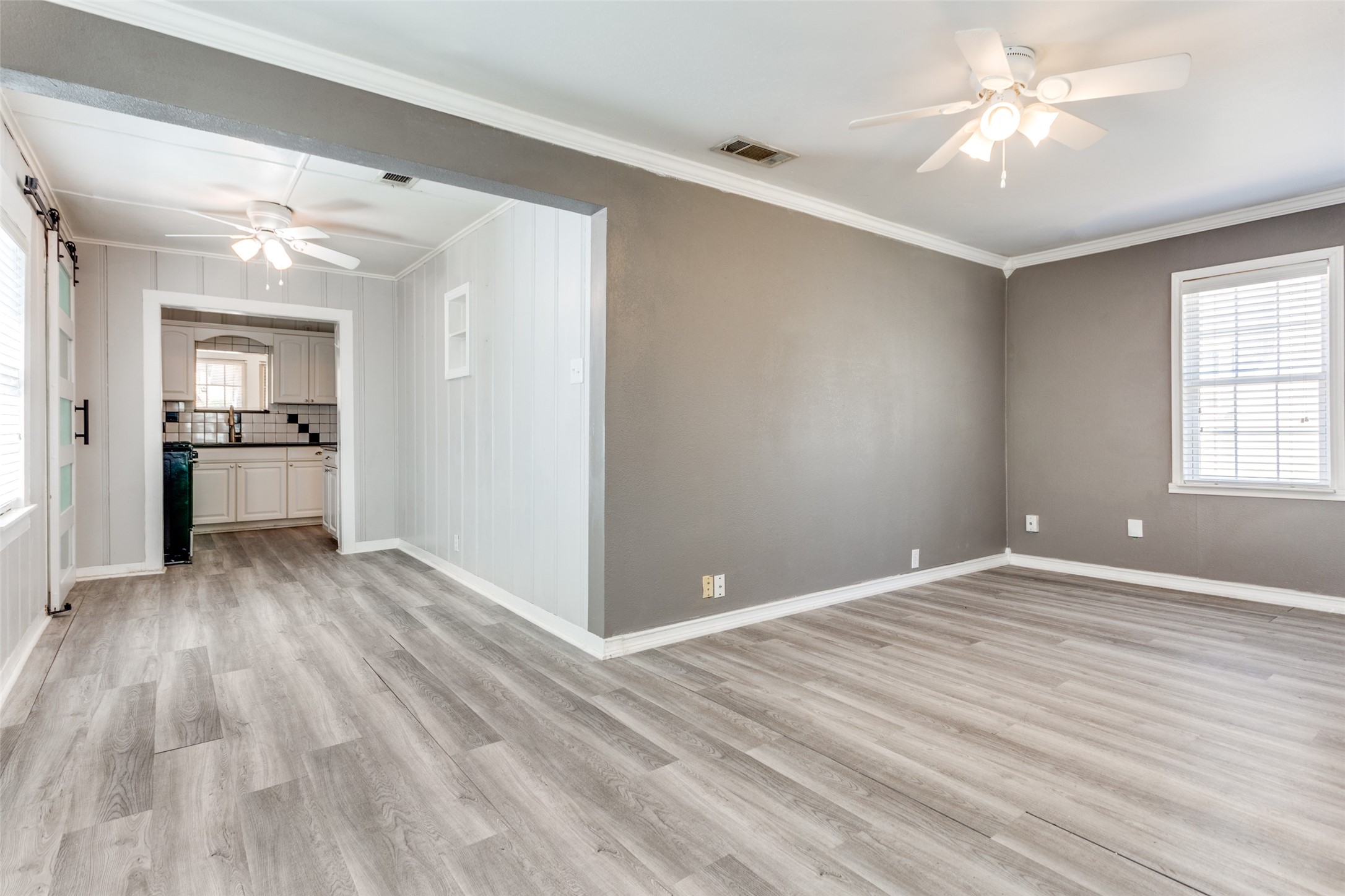 Charming Bungalow For Lease In Arlington Heights