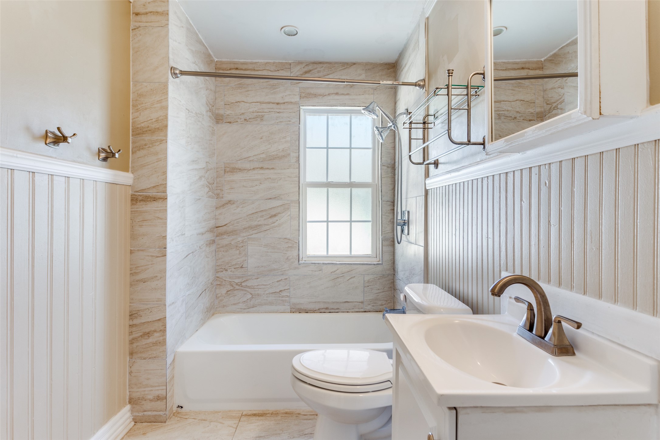 Charming Bungalow For Lease In Arlington Heights