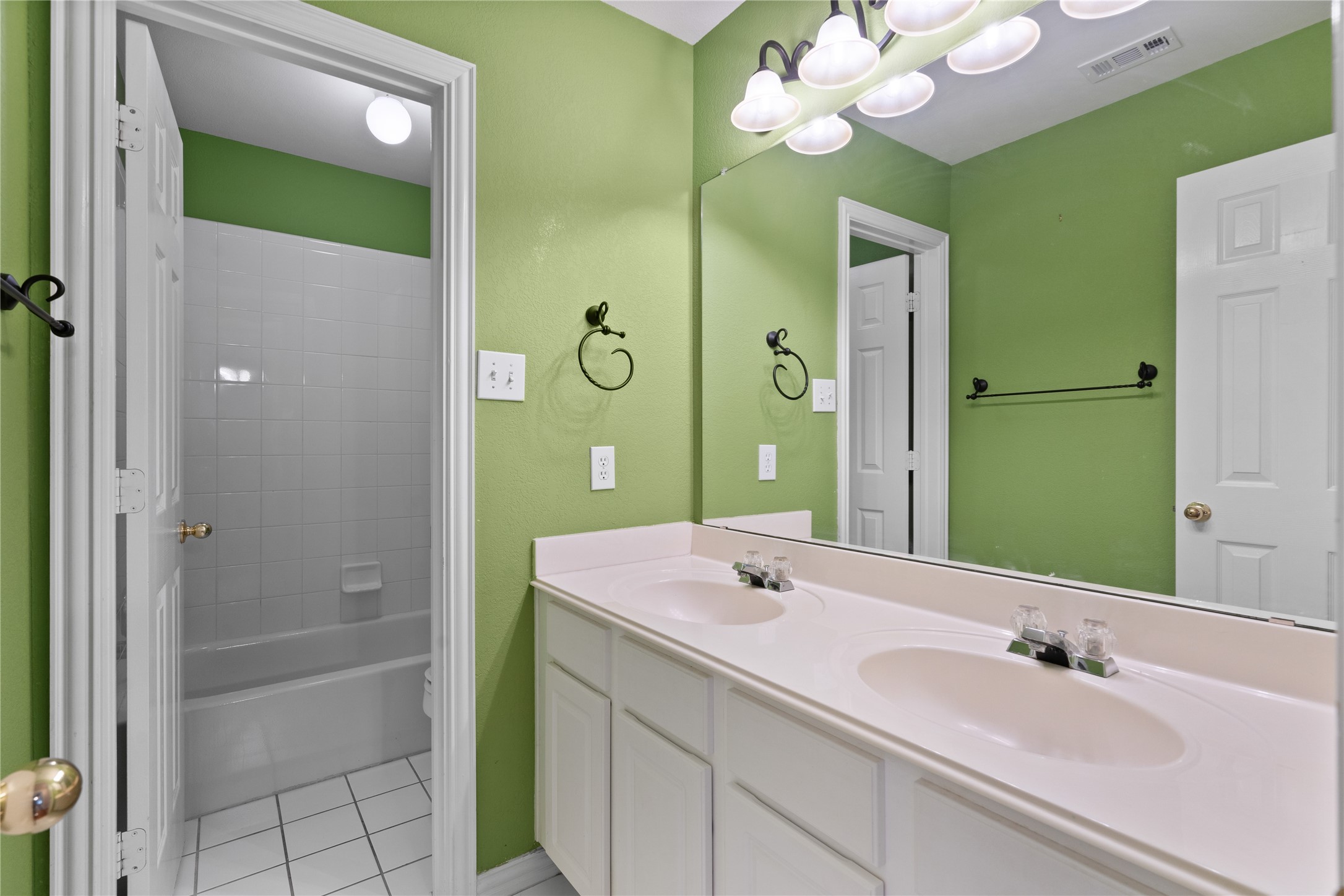 Bautifully Appointed in Southwest Fort Worth