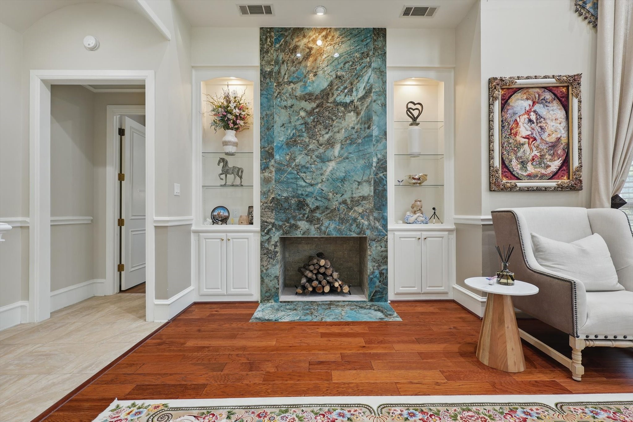 6260 Oak Hollow Drive