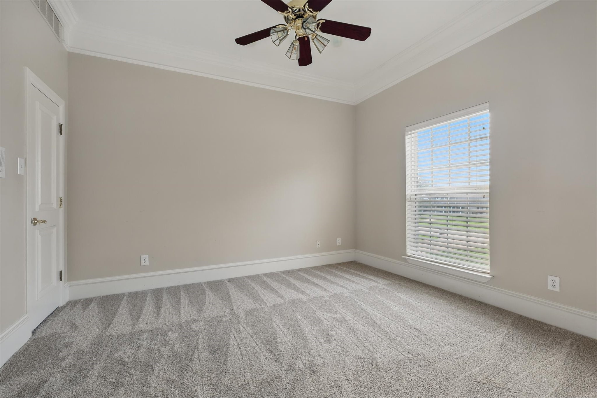 6260 Oak Hollow Drive