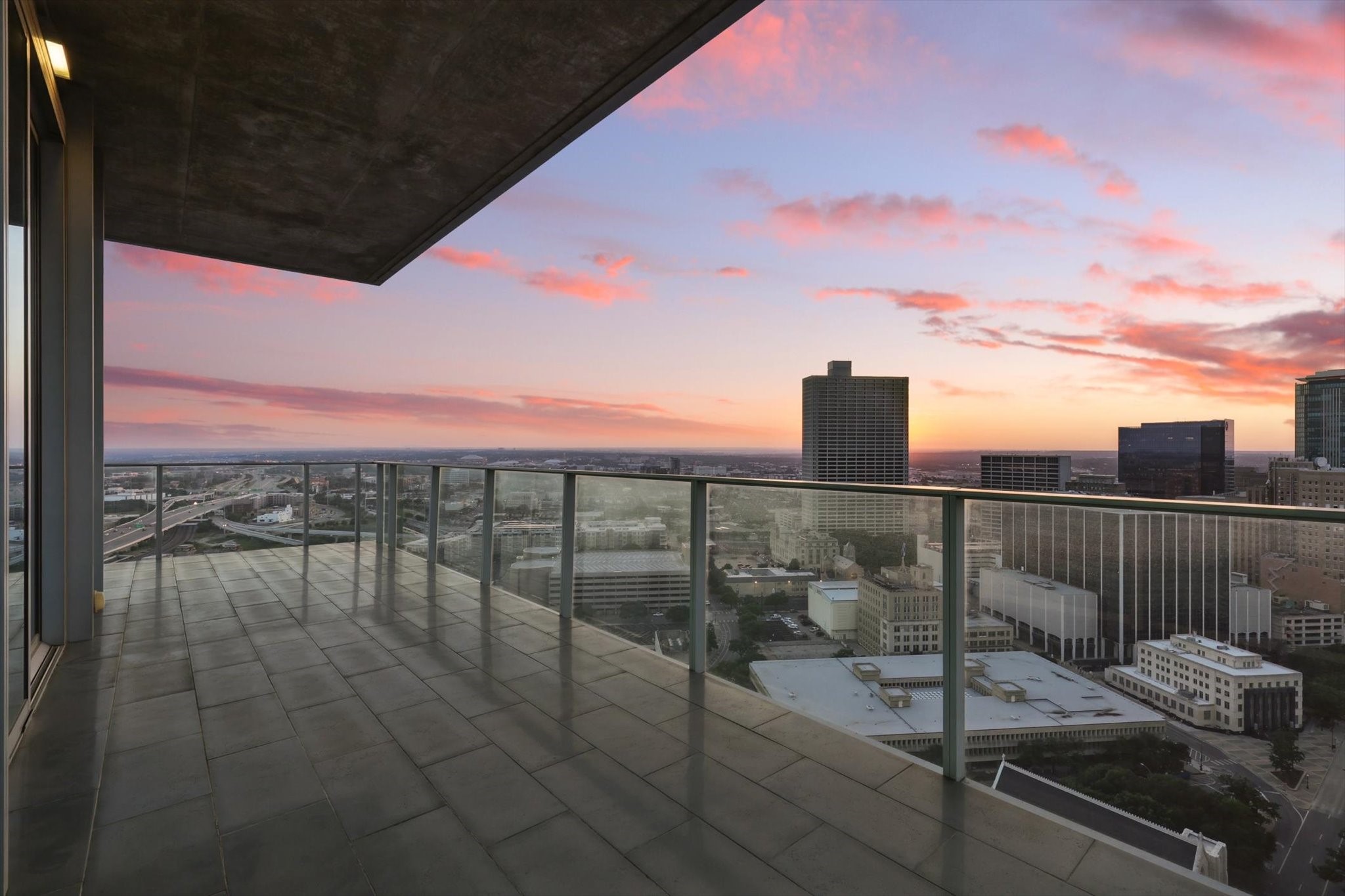 1301 THROCKMORTON Street 2401