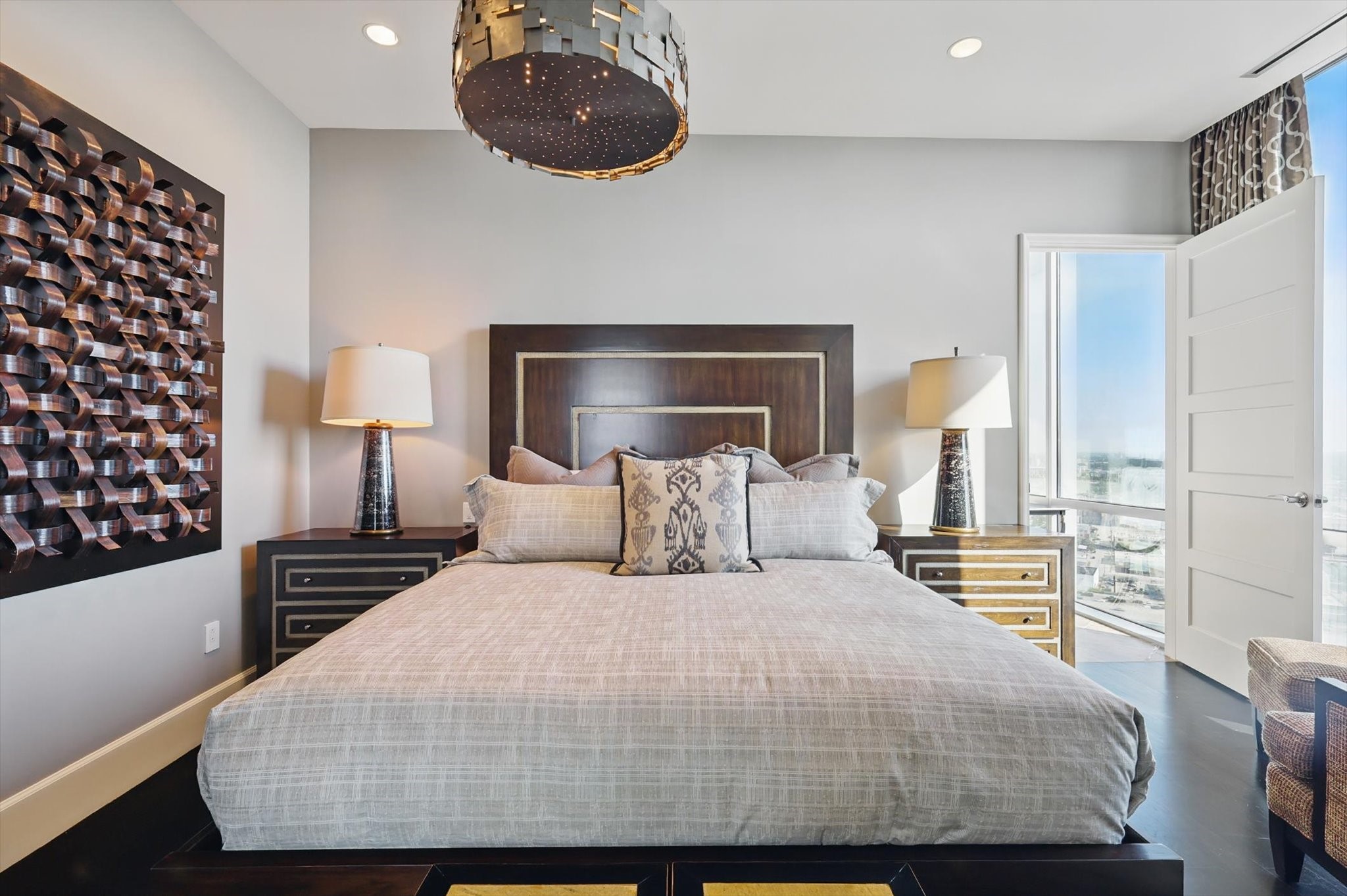 1301 THROCKMORTON Street 2401