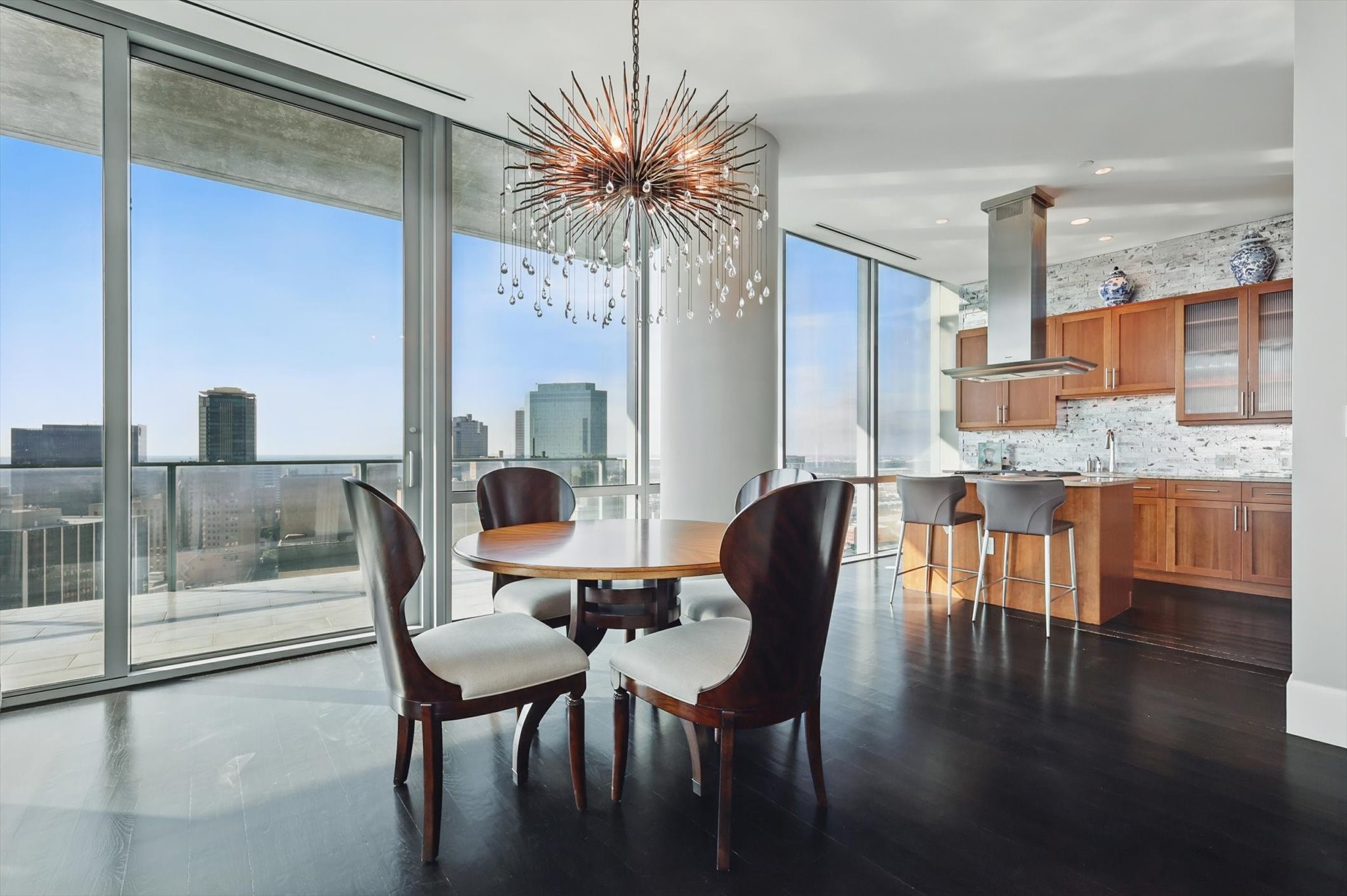 1301 THROCKMORTON Street 2401