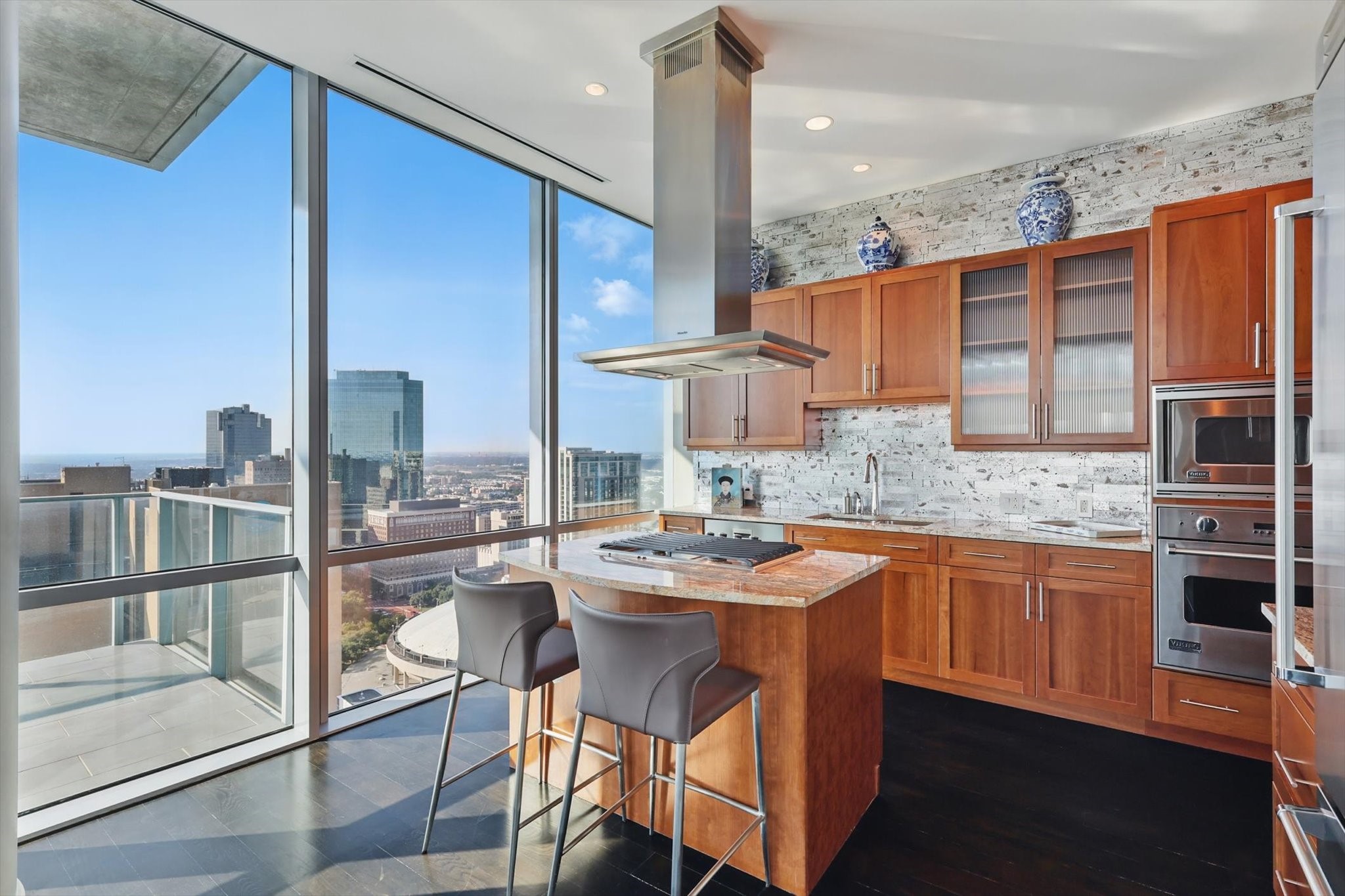 1301 THROCKMORTON Street 2401