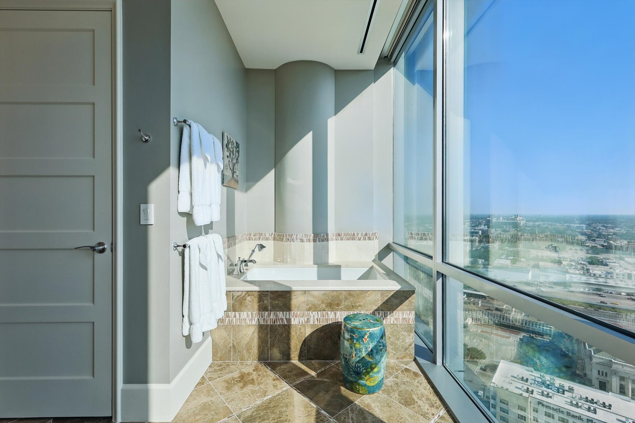 1301 THROCKMORTON Street 2401