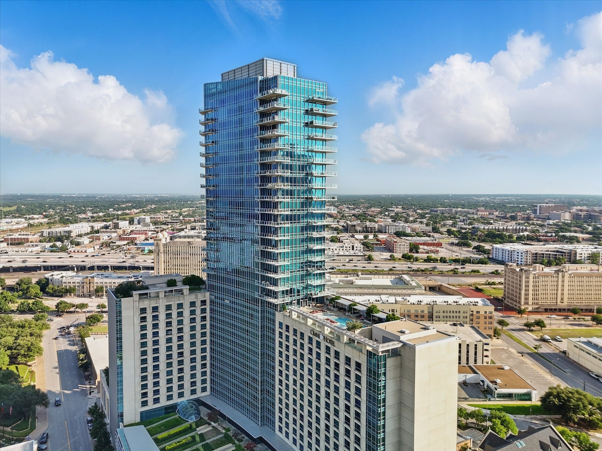 1301 THROCKMORTON Street 2401