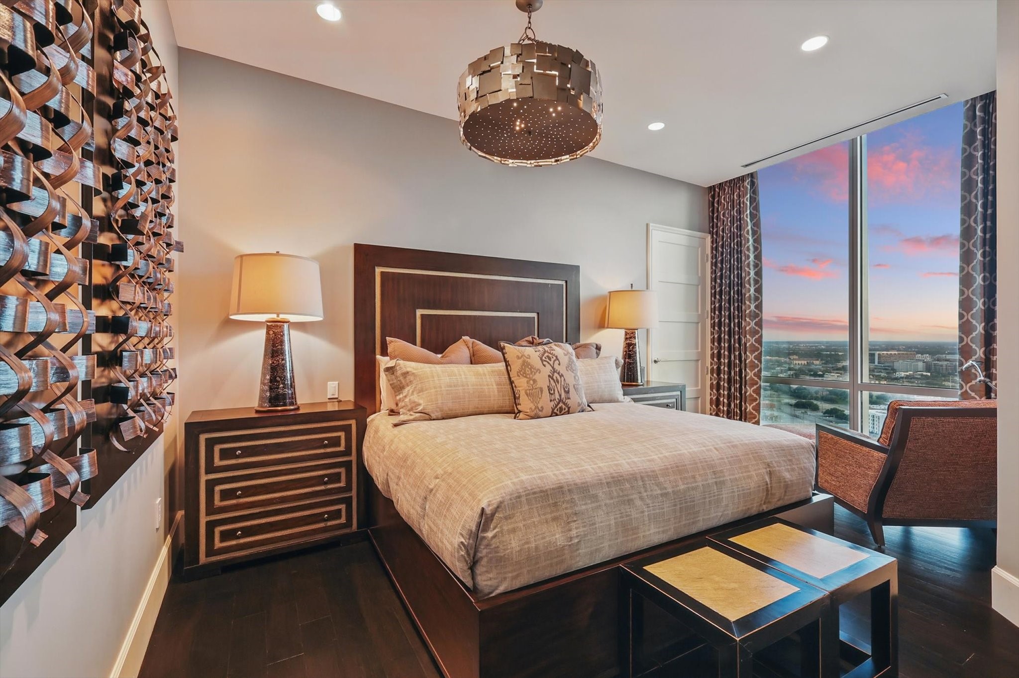 1301 THROCKMORTON Street 2401