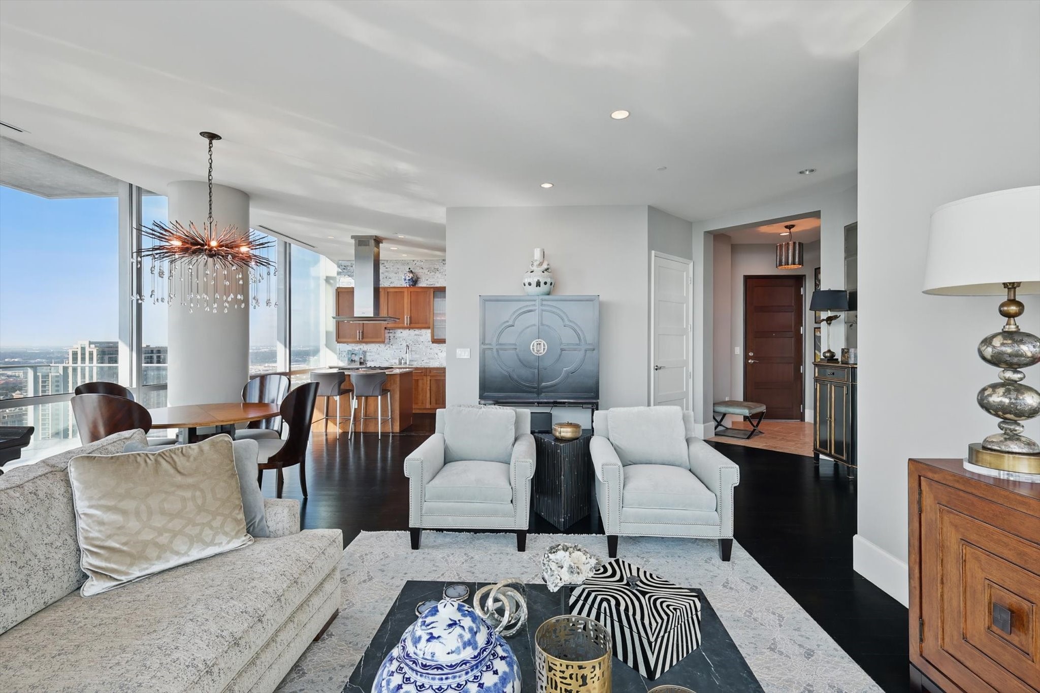 1301 THROCKMORTON Street 2401