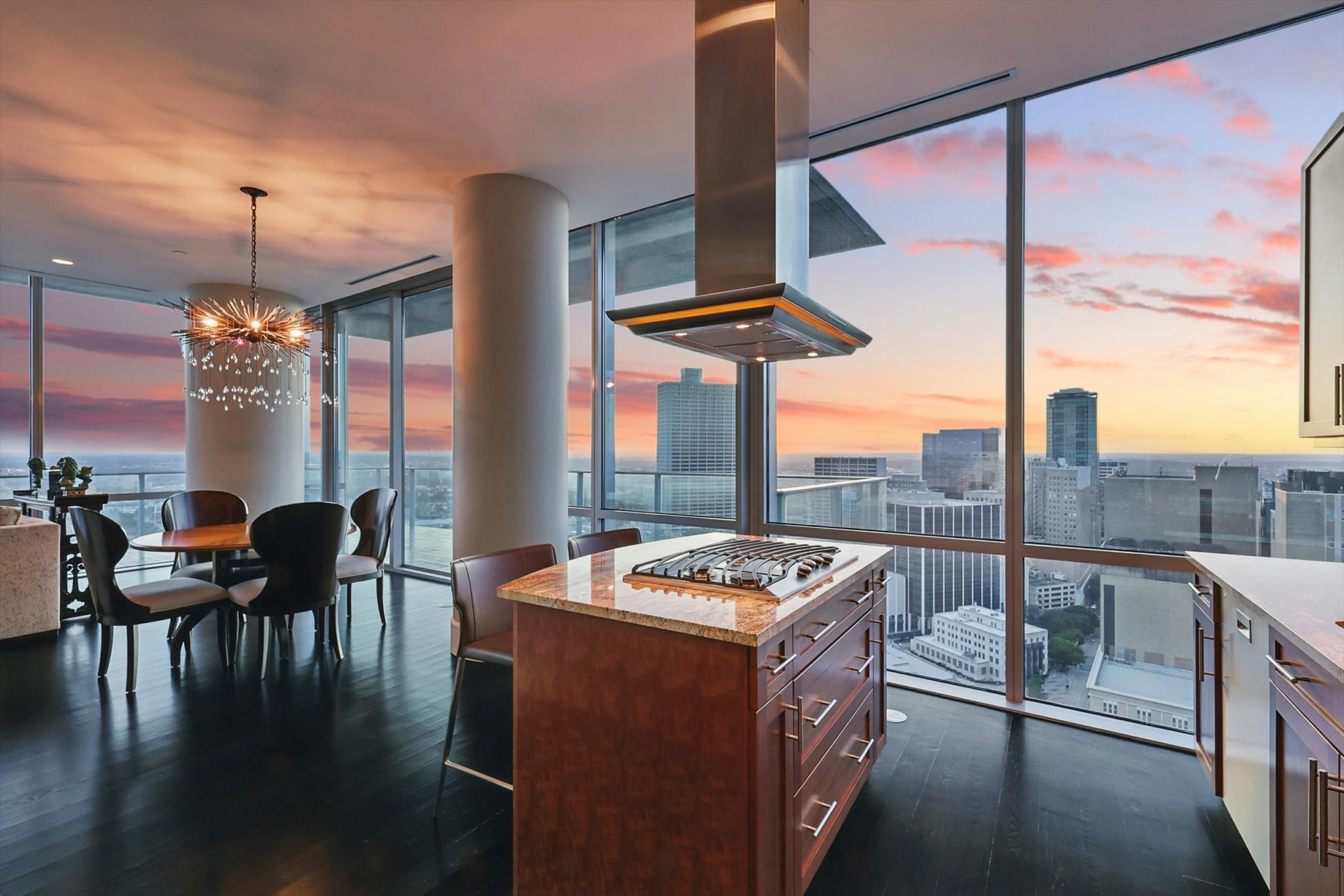 1301 THROCKMORTON Street 2401