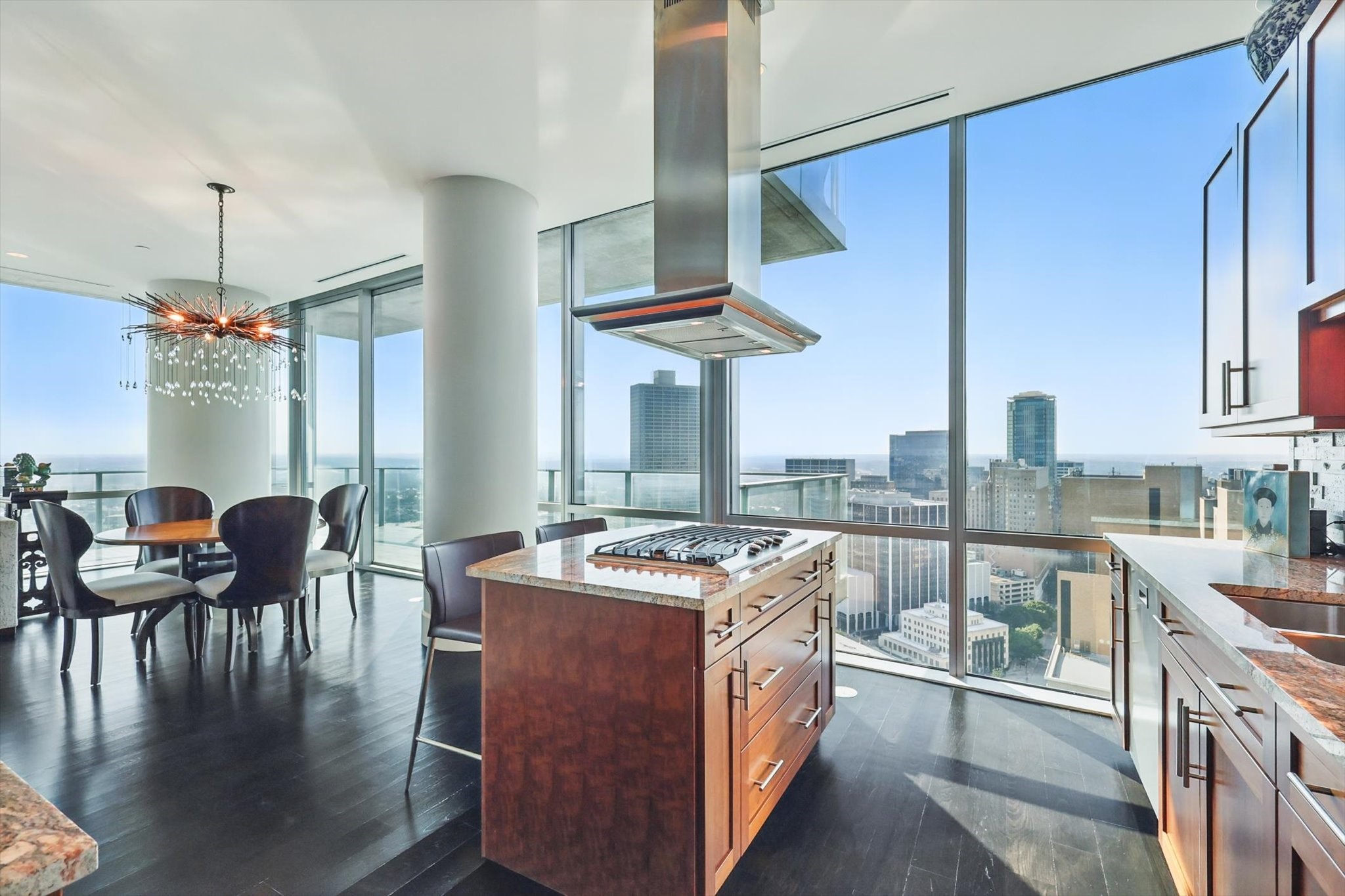 1301 THROCKMORTON Street 2401