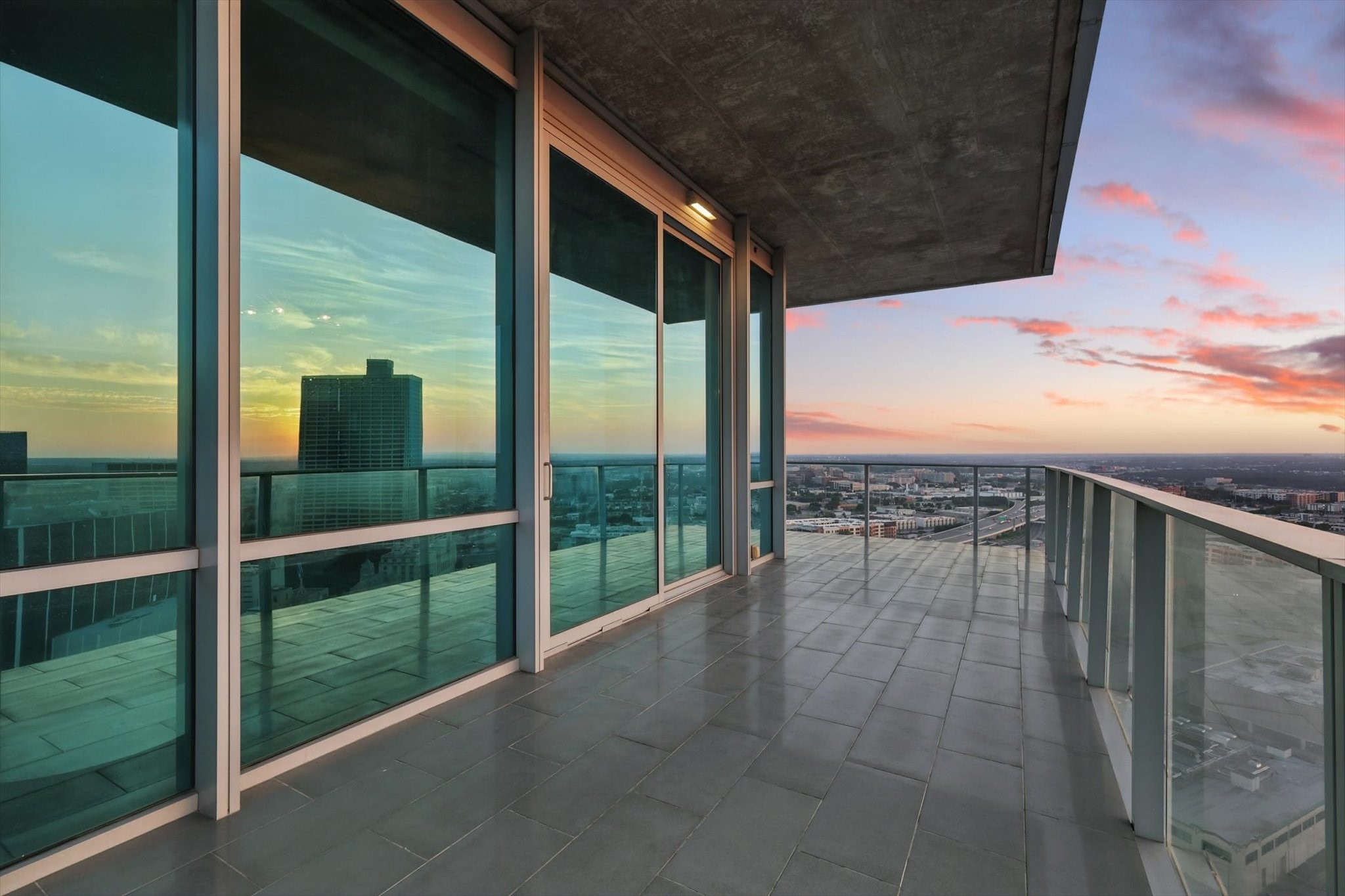 1301 THROCKMORTON Street 2401