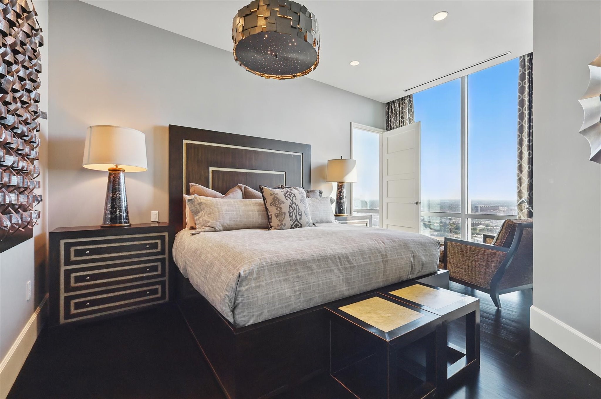 1301 THROCKMORTON Street 2401