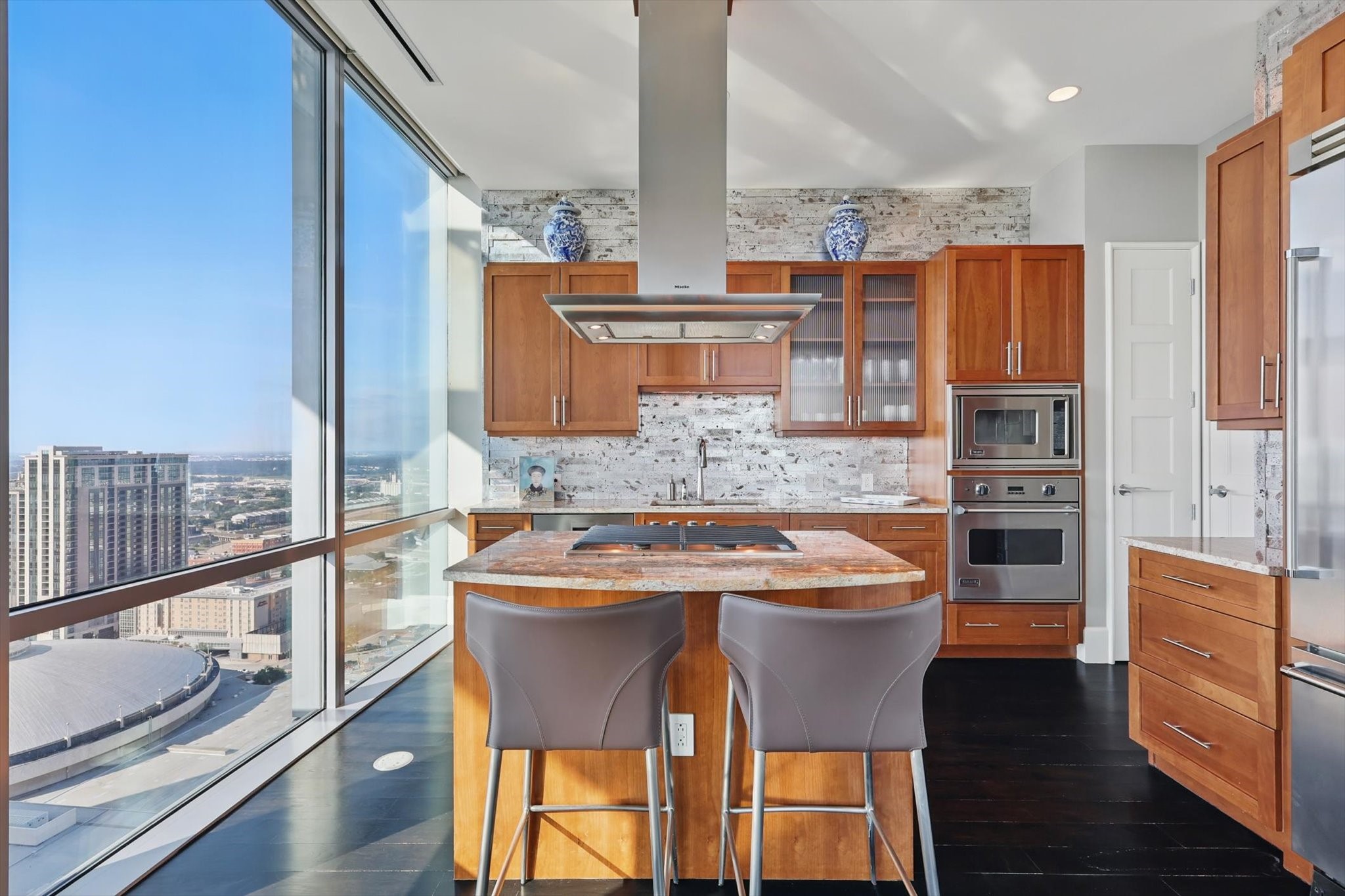 1301 THROCKMORTON Street 2401