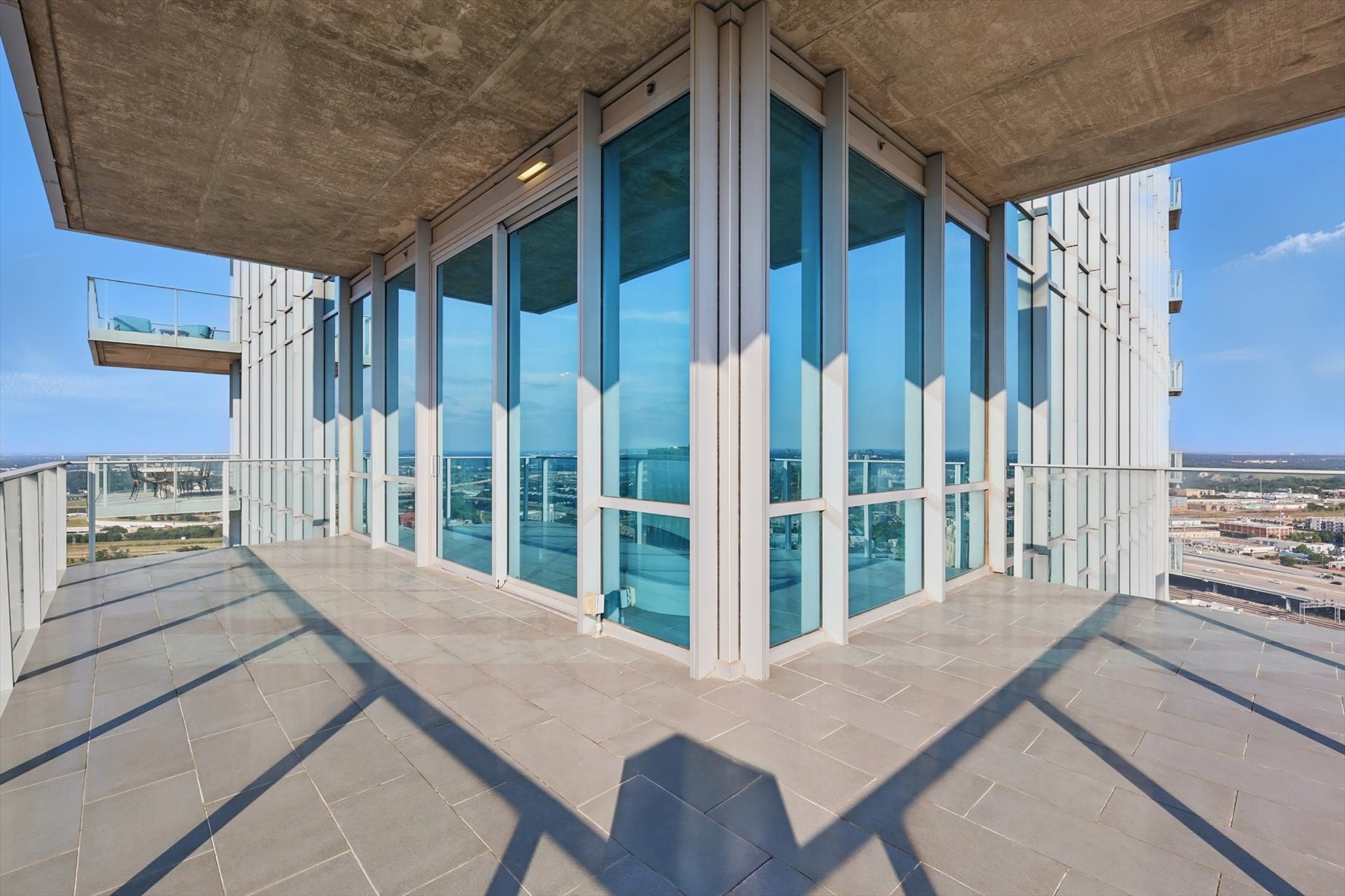 1301 THROCKMORTON Street 2401