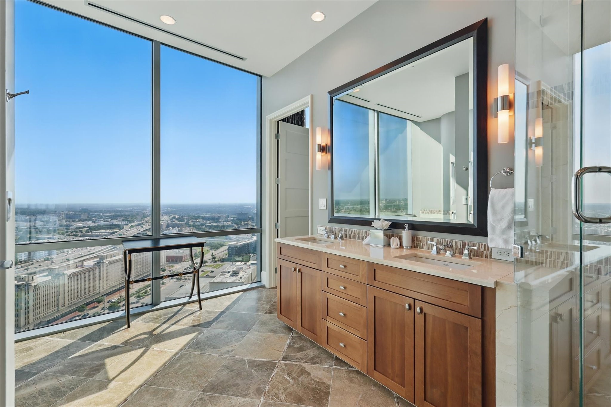 1301 THROCKMORTON Street 2401