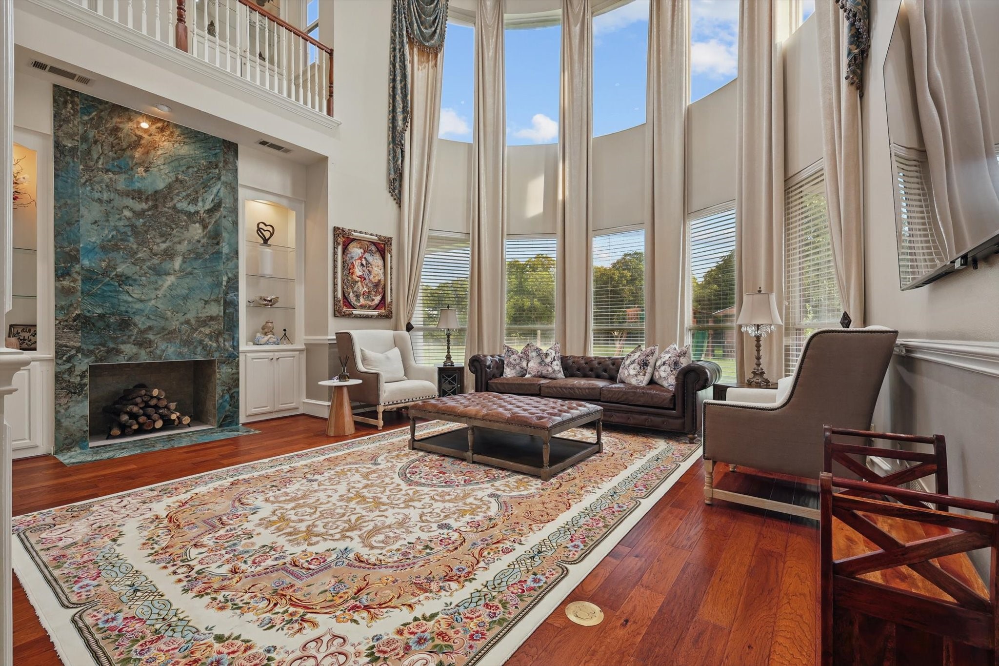 6260 Oak Hollow Drive