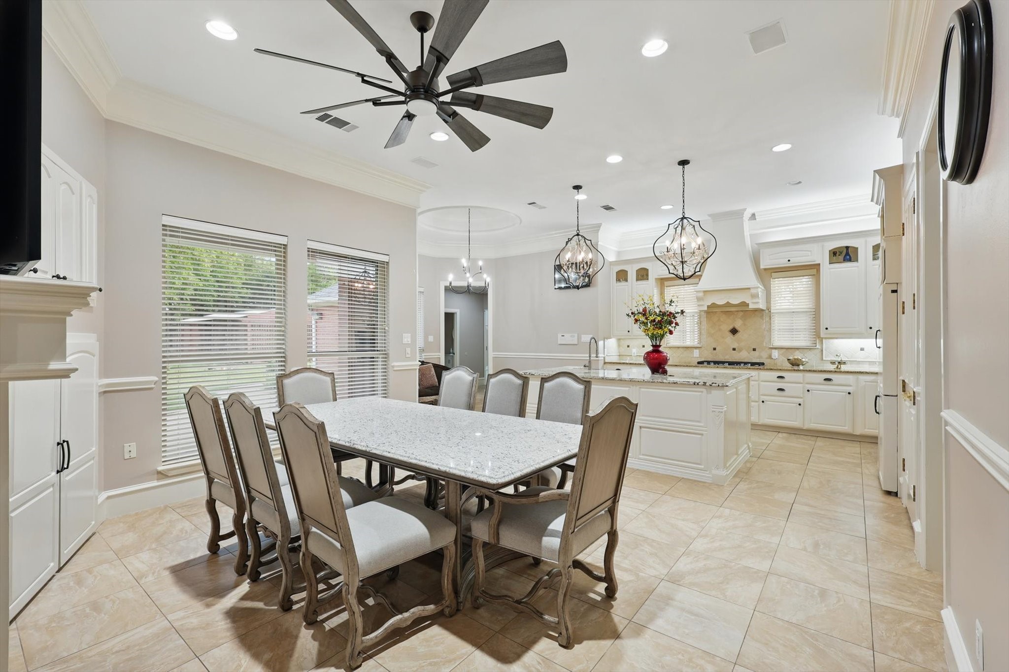 6260 Oak Hollow Drive