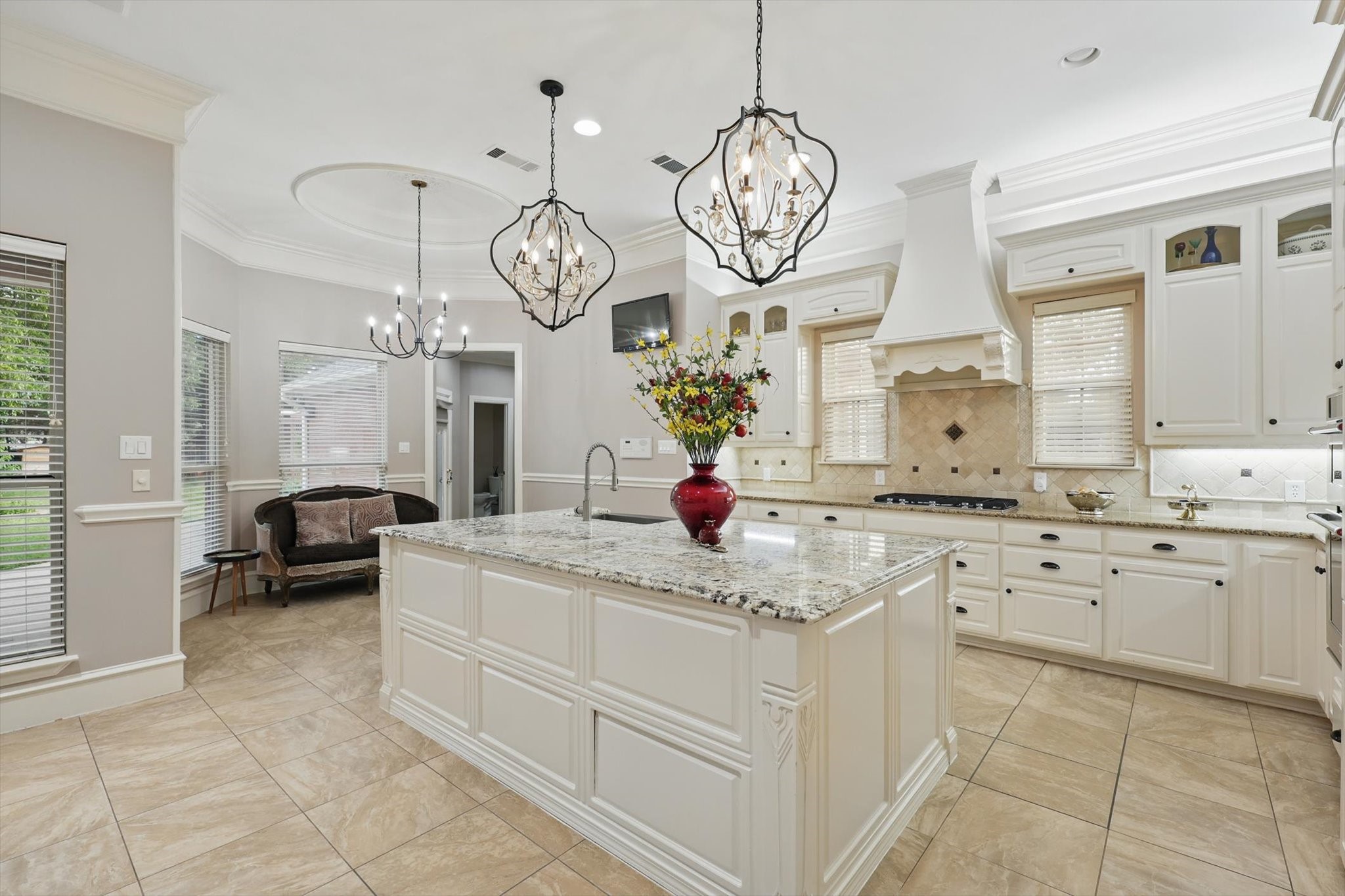 6260 Oak Hollow Drive