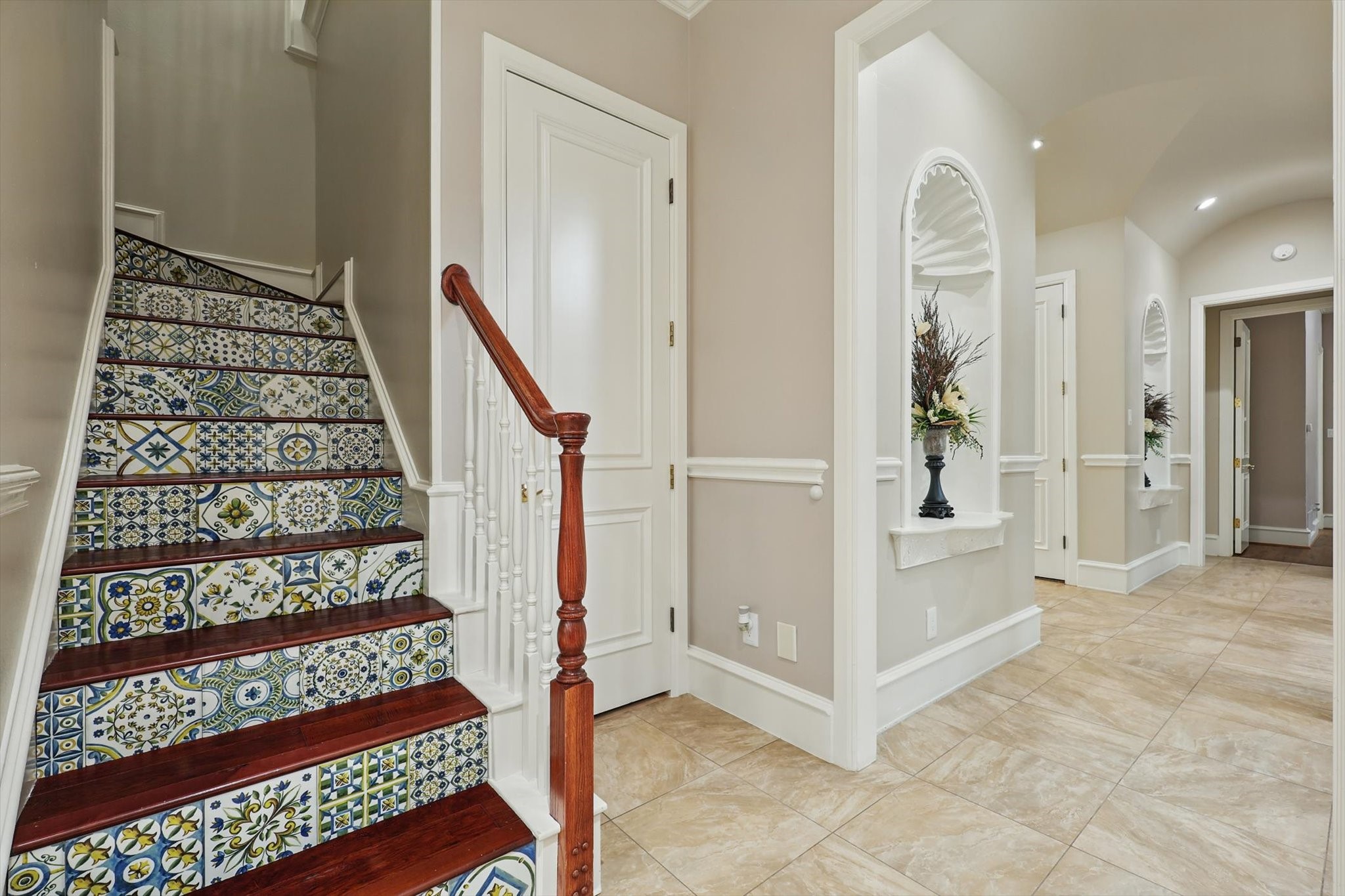 6260 Oak Hollow Drive