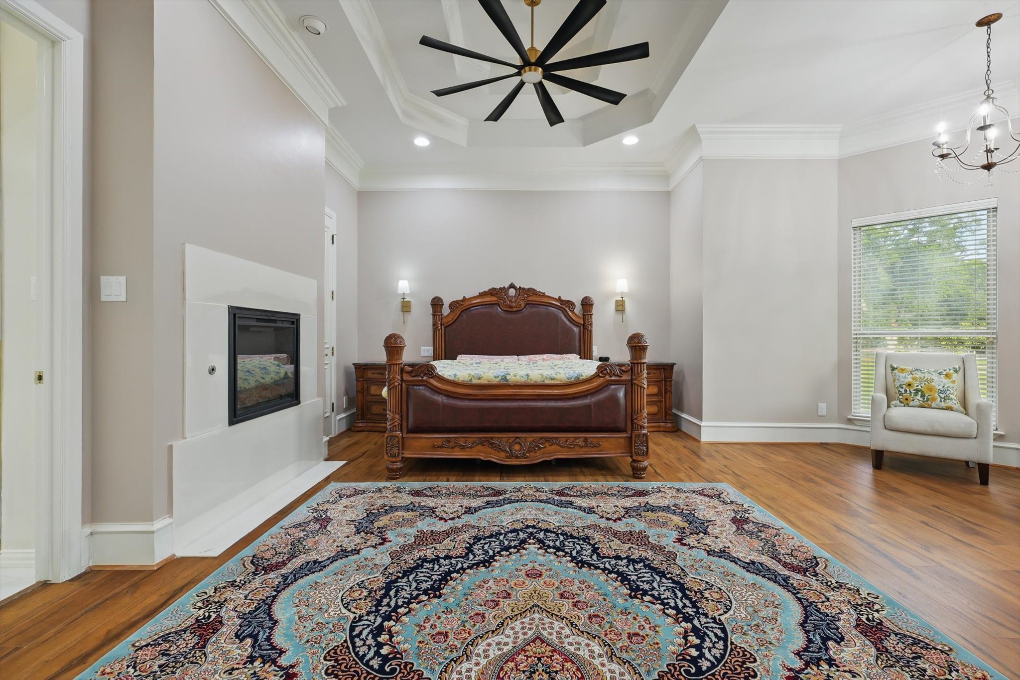 6260 Oak Hollow Drive