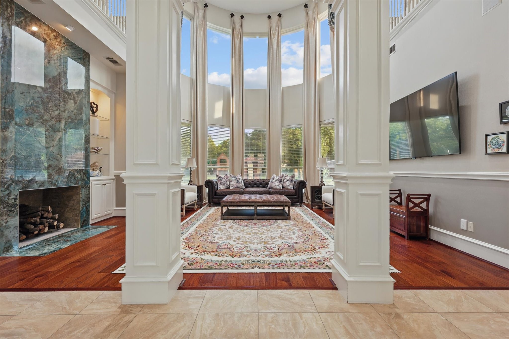 6260 Oak Hollow Drive