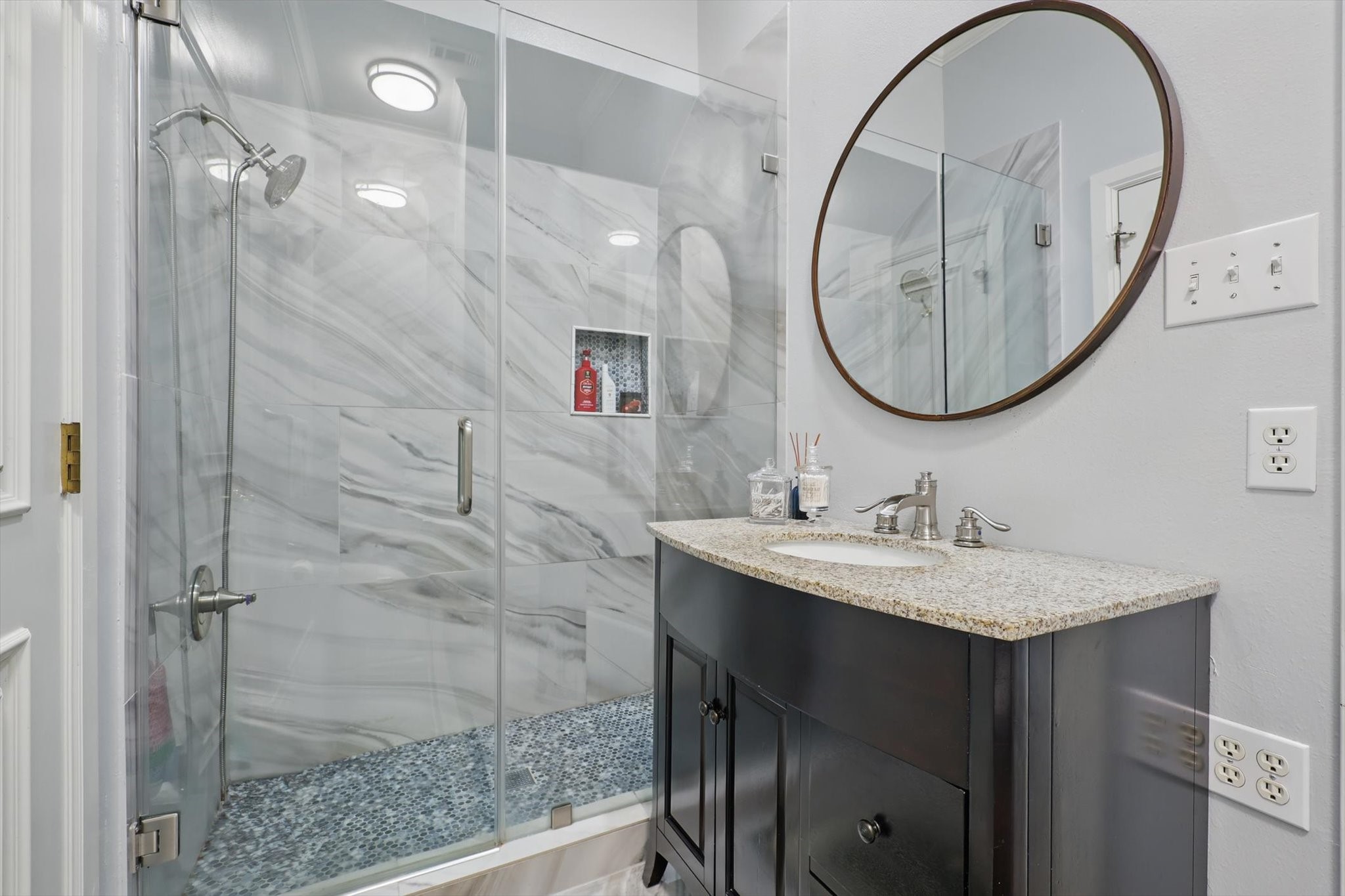 6260 Oak Hollow Drive