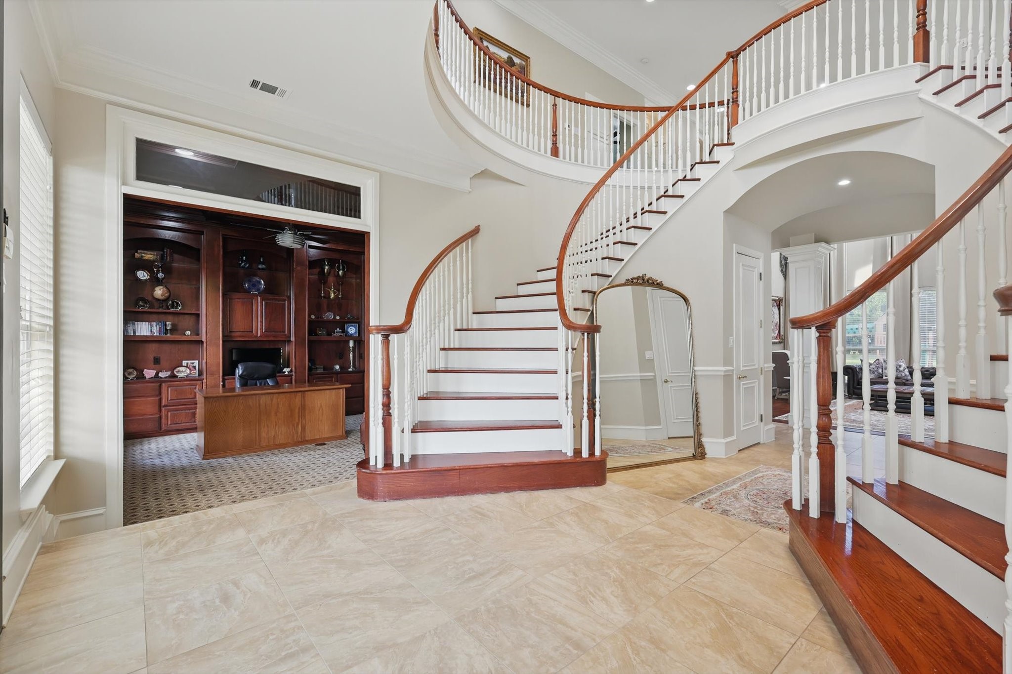 6260 Oak Hollow Drive