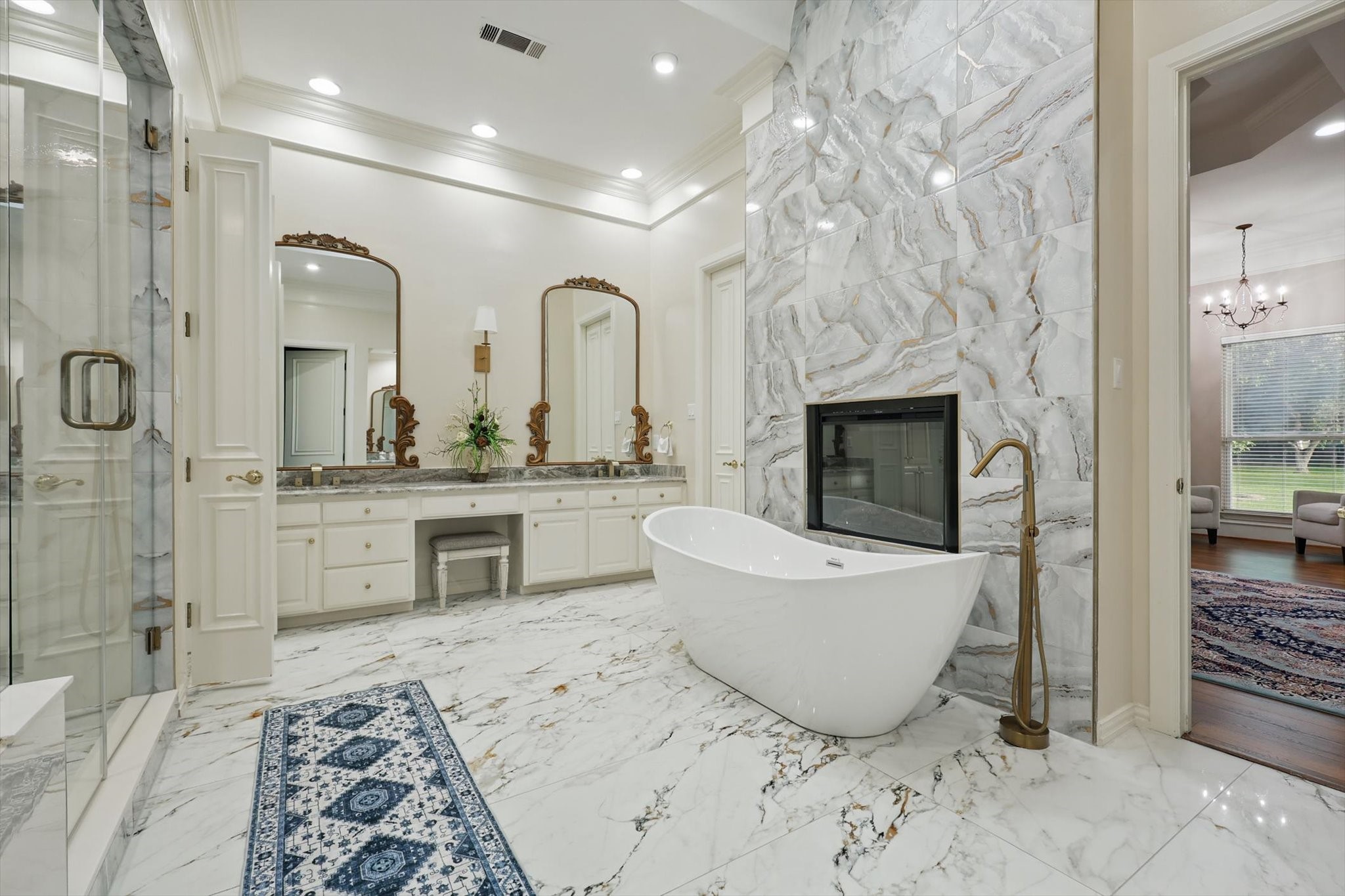 6260 Oak Hollow Drive