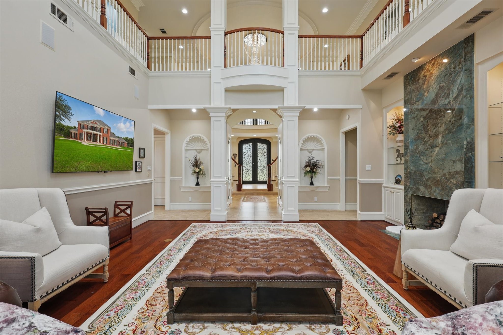 6260 Oak Hollow Drive