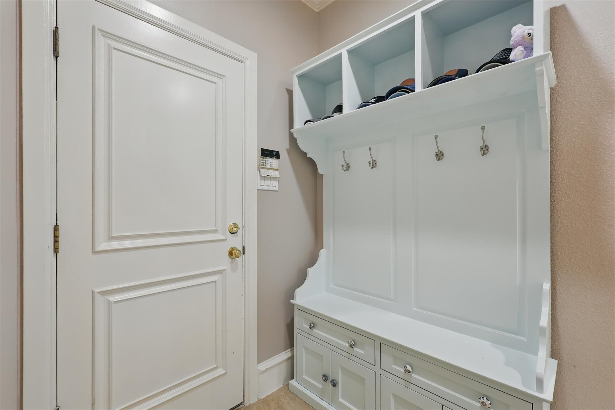 6260 Oak Hollow Drive