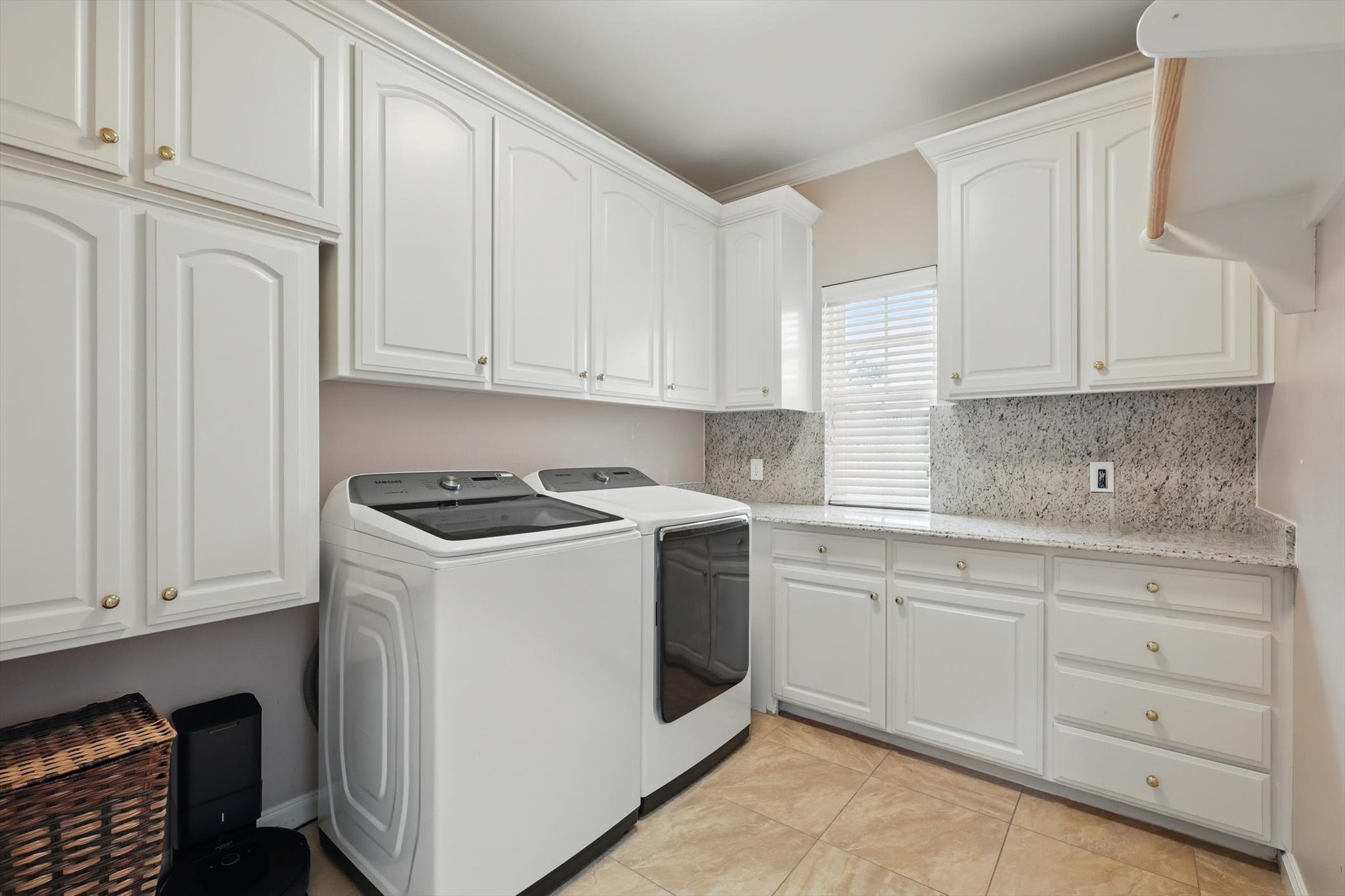 6260 Oak Hollow Drive