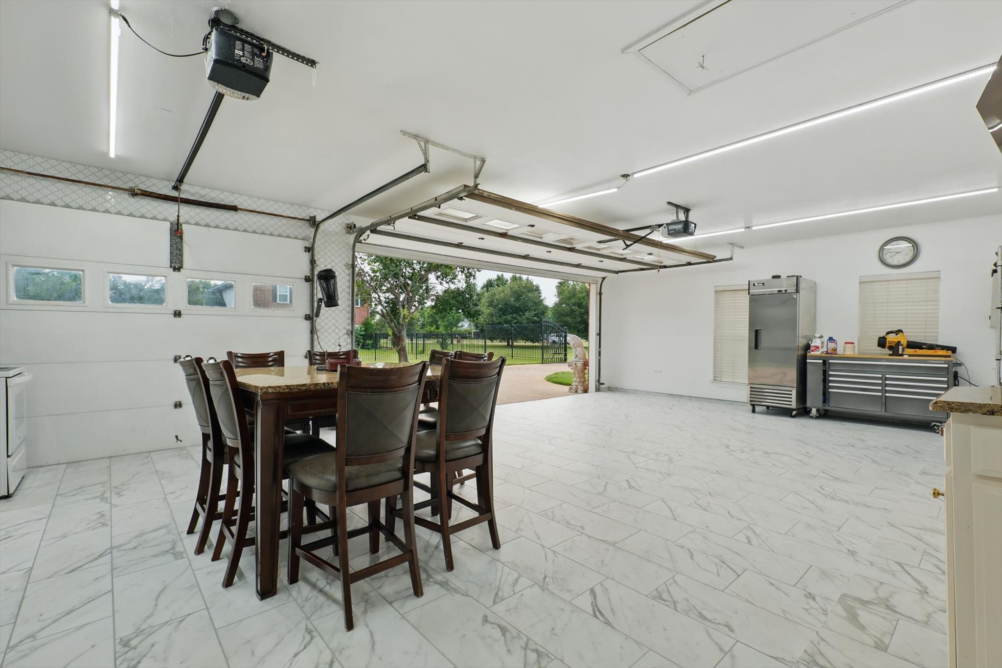 6260 Oak Hollow Drive