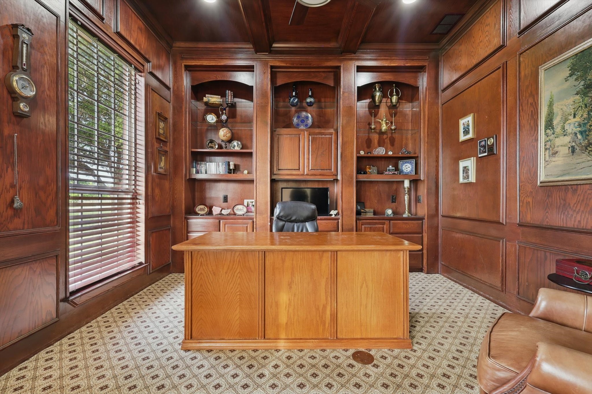 6260 Oak Hollow Drive