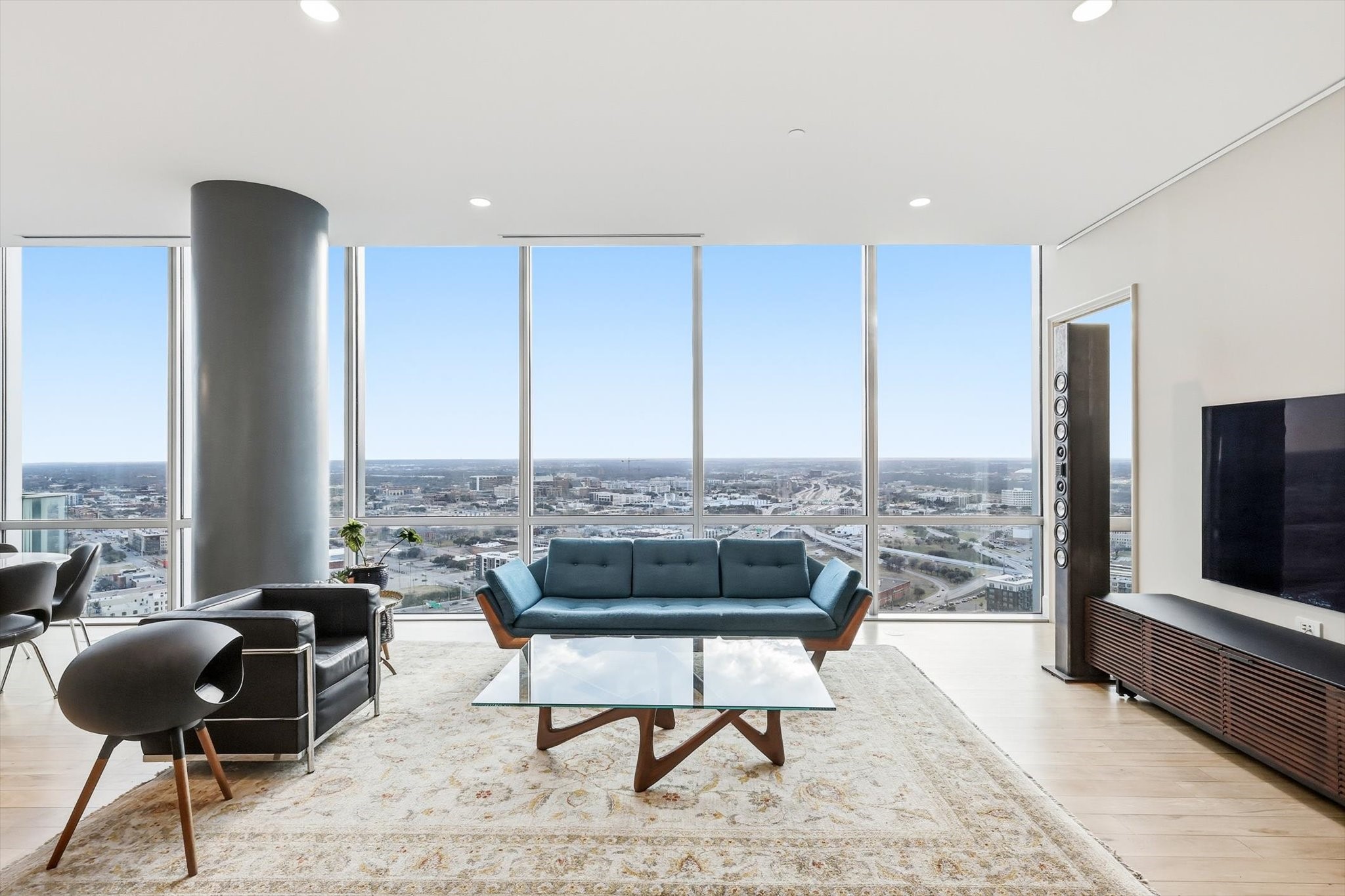 1301 Throckmorton Street 2705