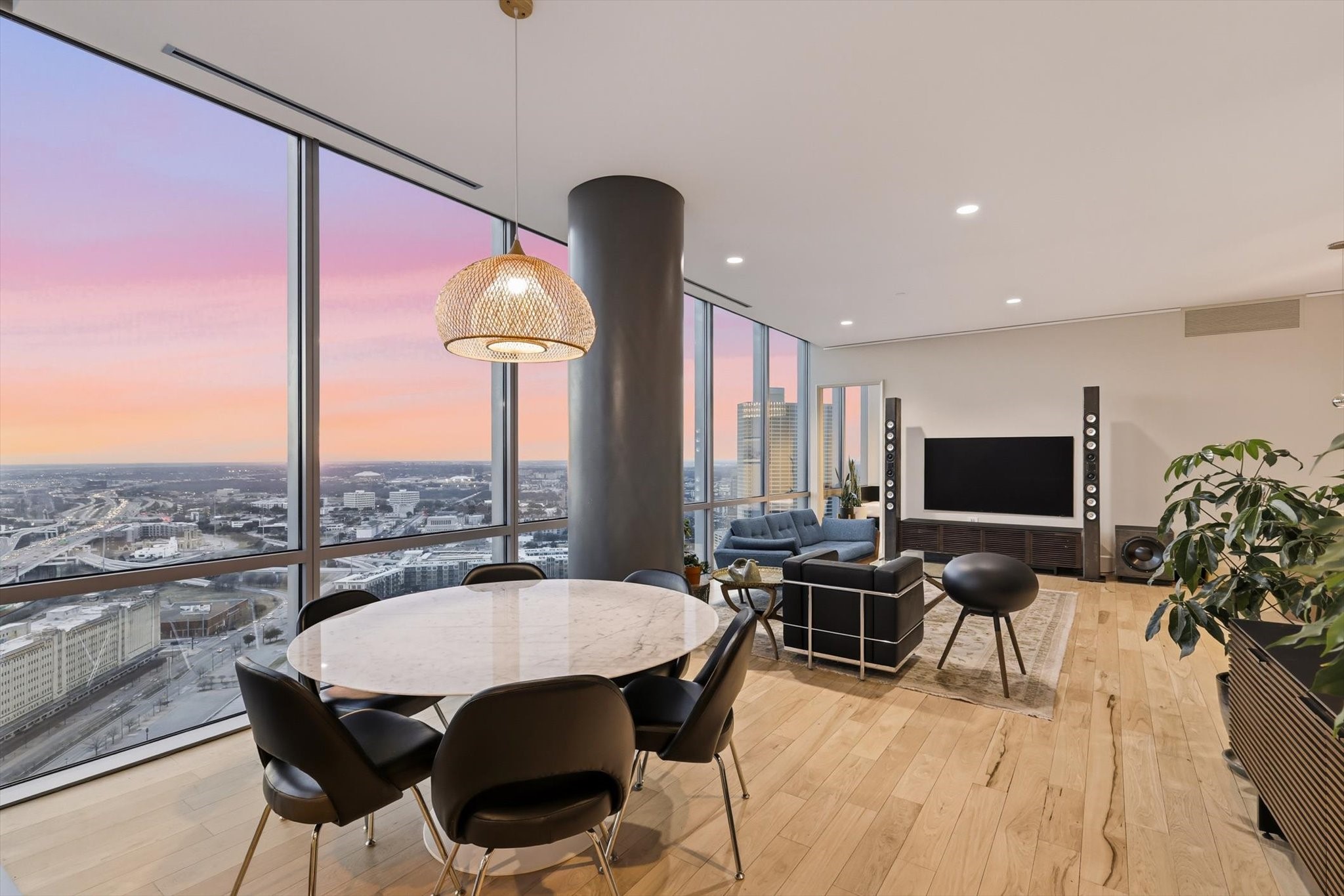 1301 Throckmorton Street 2705