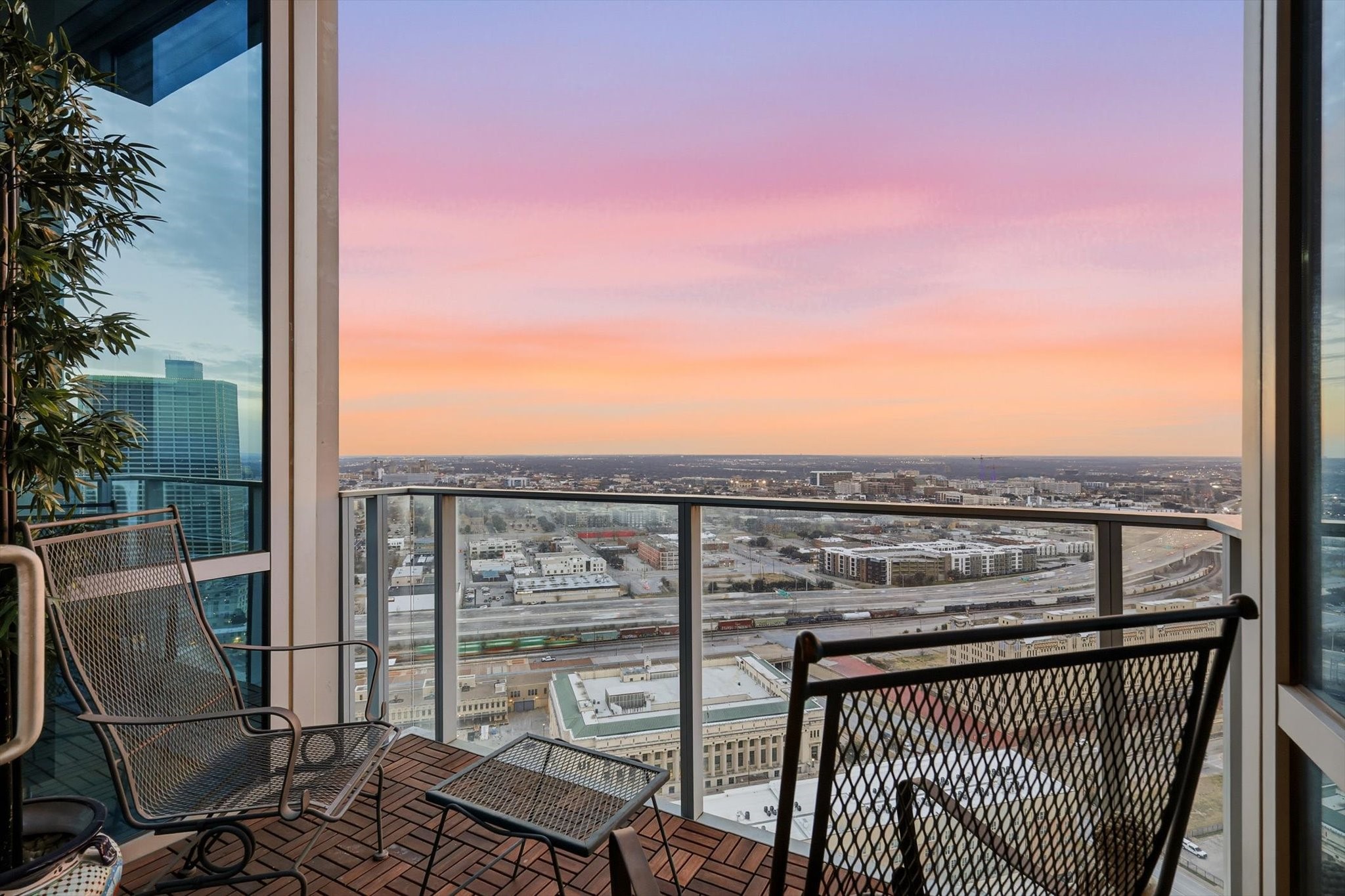 1301 Throckmorton Street 2705